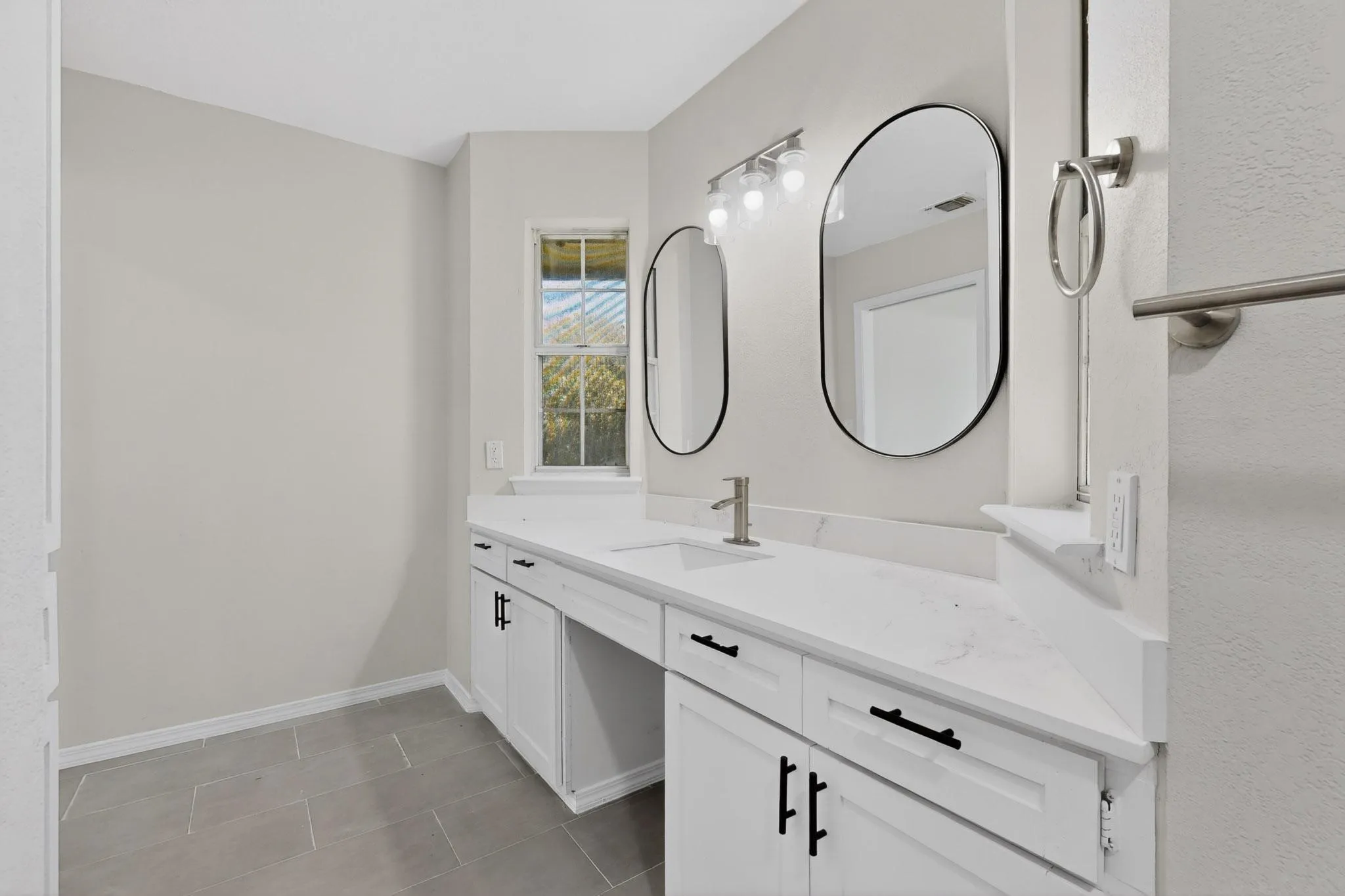 Single Family Residence For Sale in Hunt County , 529 Morris Lane, Greenville, Texas 75402, 4 Bedroom, 3 Bathroom, 3 Garage spaces, 2,818 Sqft, built in 1999, mls#21401883, Real Estate Agent in Greenville, Homes For Sale in Hunt county, Homes For Sale in Greenville, Realtor in Greenville Texas, Real Estate Brokerage Independent Realty Texas, Luminita Cordes Realtor