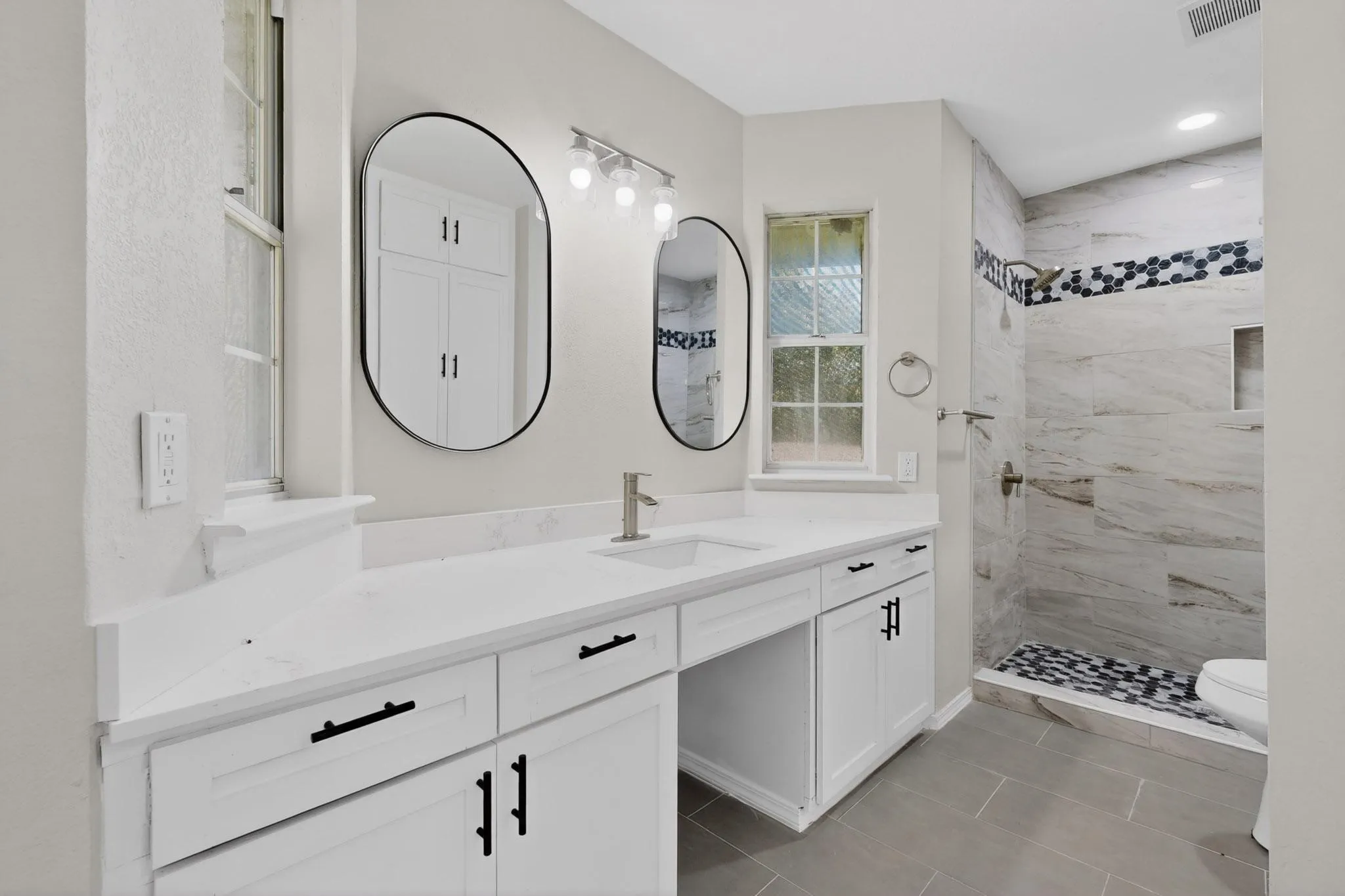 Single Family Residence For Sale in Hunt County , 529 Morris Lane, Greenville, Texas 75402, 4 Bedroom, 3 Bathroom, 3 Garage spaces, 2,818 Sqft, built in 1999, mls#21401883, Real Estate Agent in Greenville, Homes For Sale in Hunt county, Homes For Sale in Greenville, Realtor in Greenville Texas, Real Estate Brokerage Independent Realty Texas, Luminita Cordes Realtor