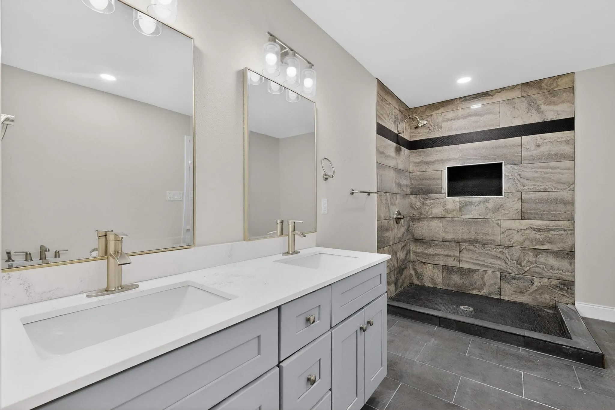 Single Family Residence For Sale in Hunt County , 529 Morris Lane, Greenville, Texas 75402, 4 Bedroom, 3 Bathroom, 3 Garage spaces, 2,818 Sqft, built in 1999, mls#21401883, Real Estate Agent in Greenville, Homes For Sale in Hunt county, Homes For Sale in Greenville, Realtor in Greenville Texas, Real Estate Brokerage Independent Realty Texas, Luminita Cordes Realtor