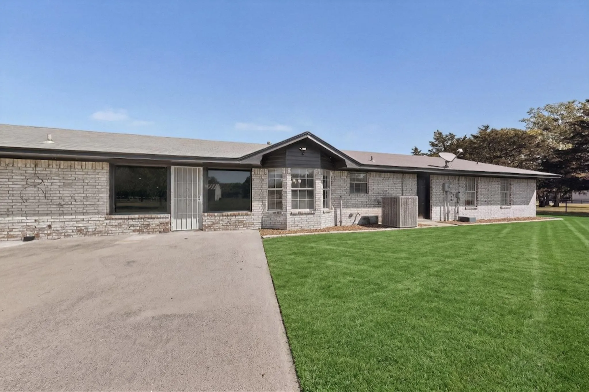 Single Family Residence For Sale in Hunt County , 529 Morris Lane, Greenville, Texas 75402, 4 Bedroom, 3 Bathroom, 3 Garage spaces, 2,818 Sqft, built in 1999, mls#21401883, Real Estate Agent in Greenville, Homes For Sale in Hunt county, Homes For Sale in Greenville, Realtor in Greenville Texas, Real Estate Brokerage Independent Realty Texas, Luminita Cordes Realtor