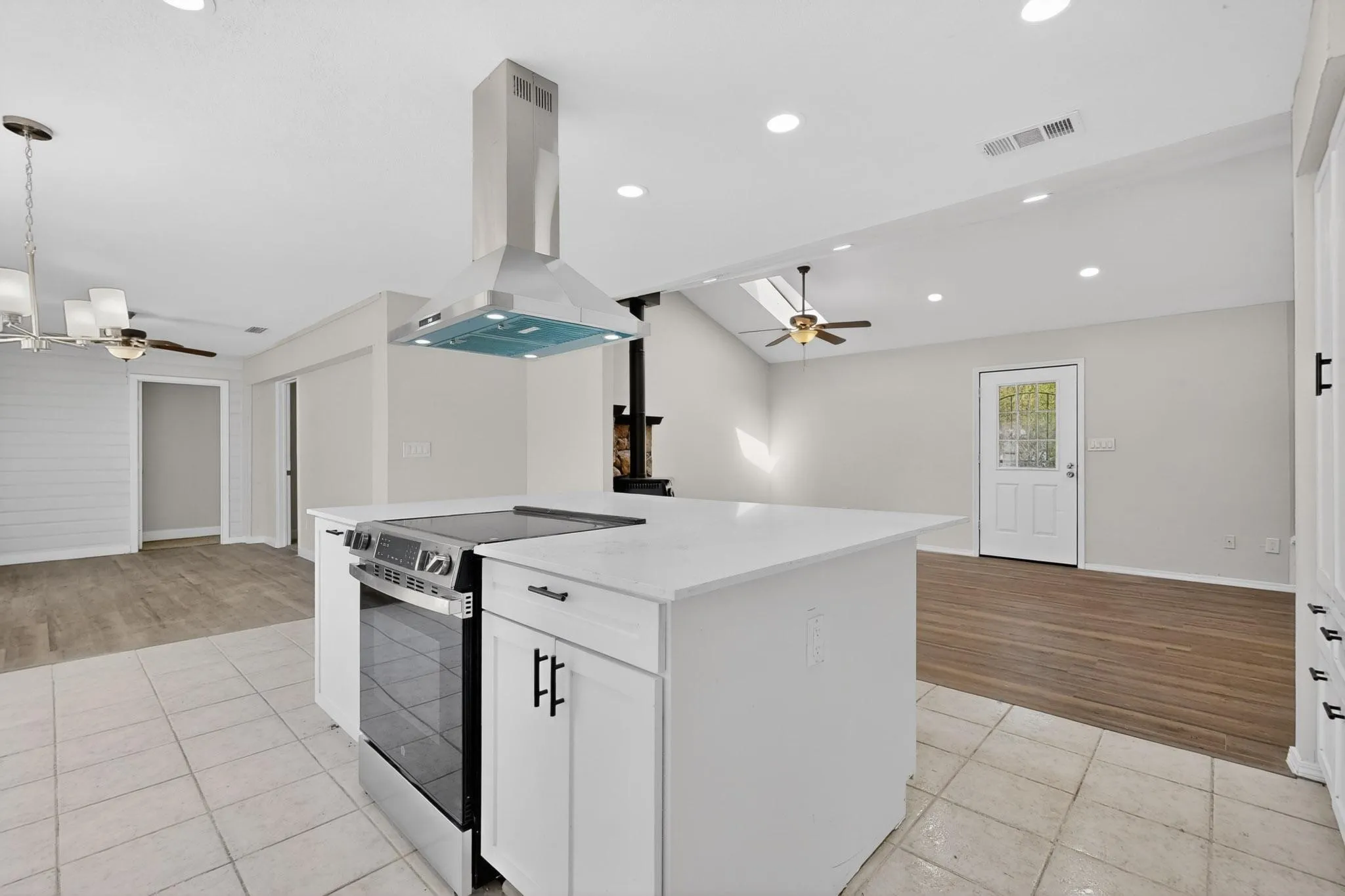 Single Family Residence For Sale in Hunt County , 529 Morris Lane, Greenville, Texas 75402, 4 Bedroom, 3 Bathroom, 3 Garage spaces, 2,818 Sqft, built in 1999, mls#21401883, Real Estate Agent in Greenville, Homes For Sale in Hunt county, Homes For Sale in Greenville, Realtor in Greenville Texas, Real Estate Brokerage Independent Realty Texas, Luminita Cordes Realtor