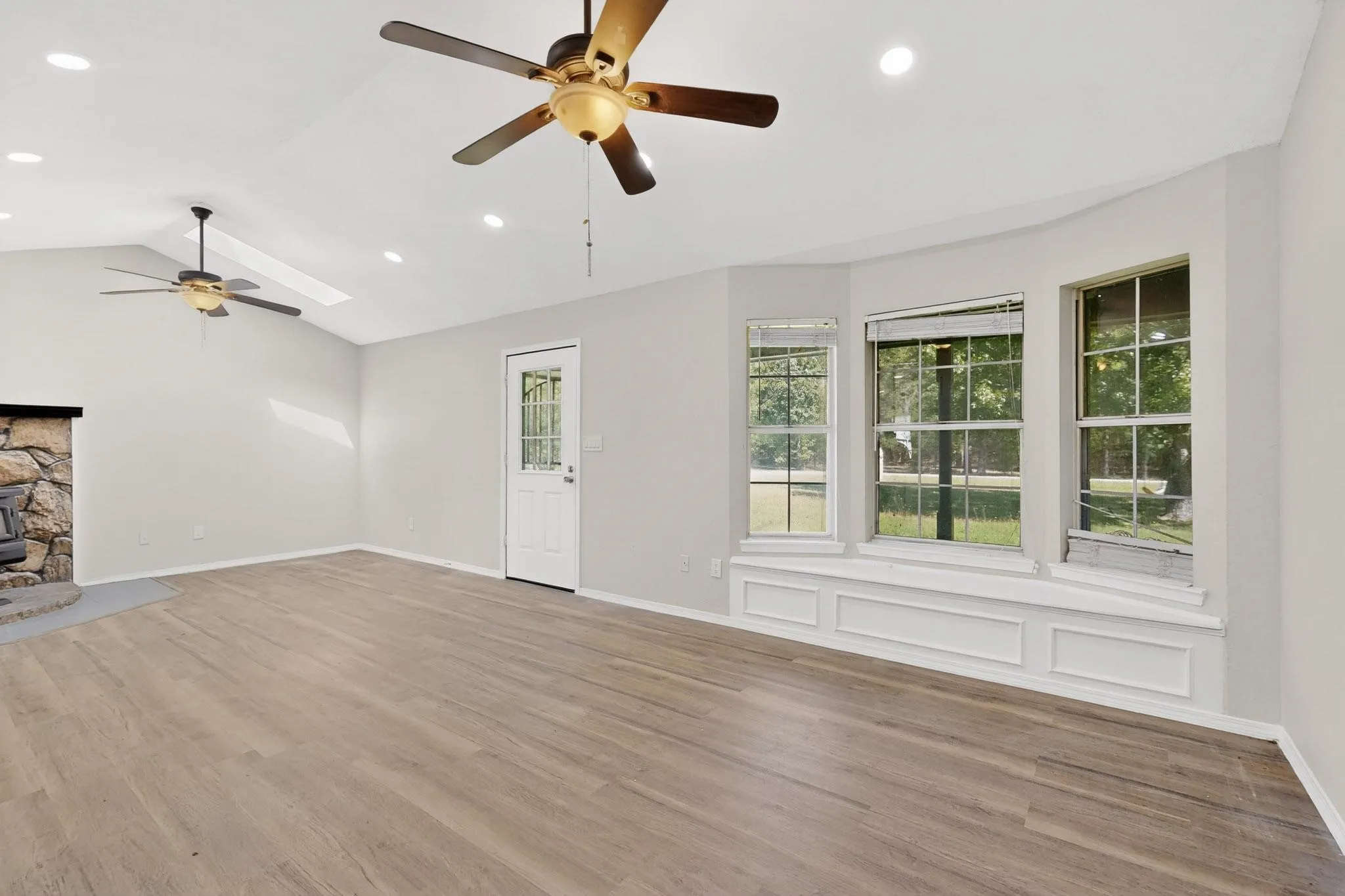 Single Family Residence For Sale in Hunt County , 529 Morris Lane, Greenville, Texas 75402, 4 Bedroom, 3 Bathroom, 3 Garage spaces, 2,818 Sqft, built in 1999, mls#21401883, Real Estate Agent in Greenville, Homes For Sale in Hunt county, Homes For Sale in Greenville, Realtor in Greenville Texas, Real Estate Brokerage Independent Realty Texas, Luminita Cordes Realtor