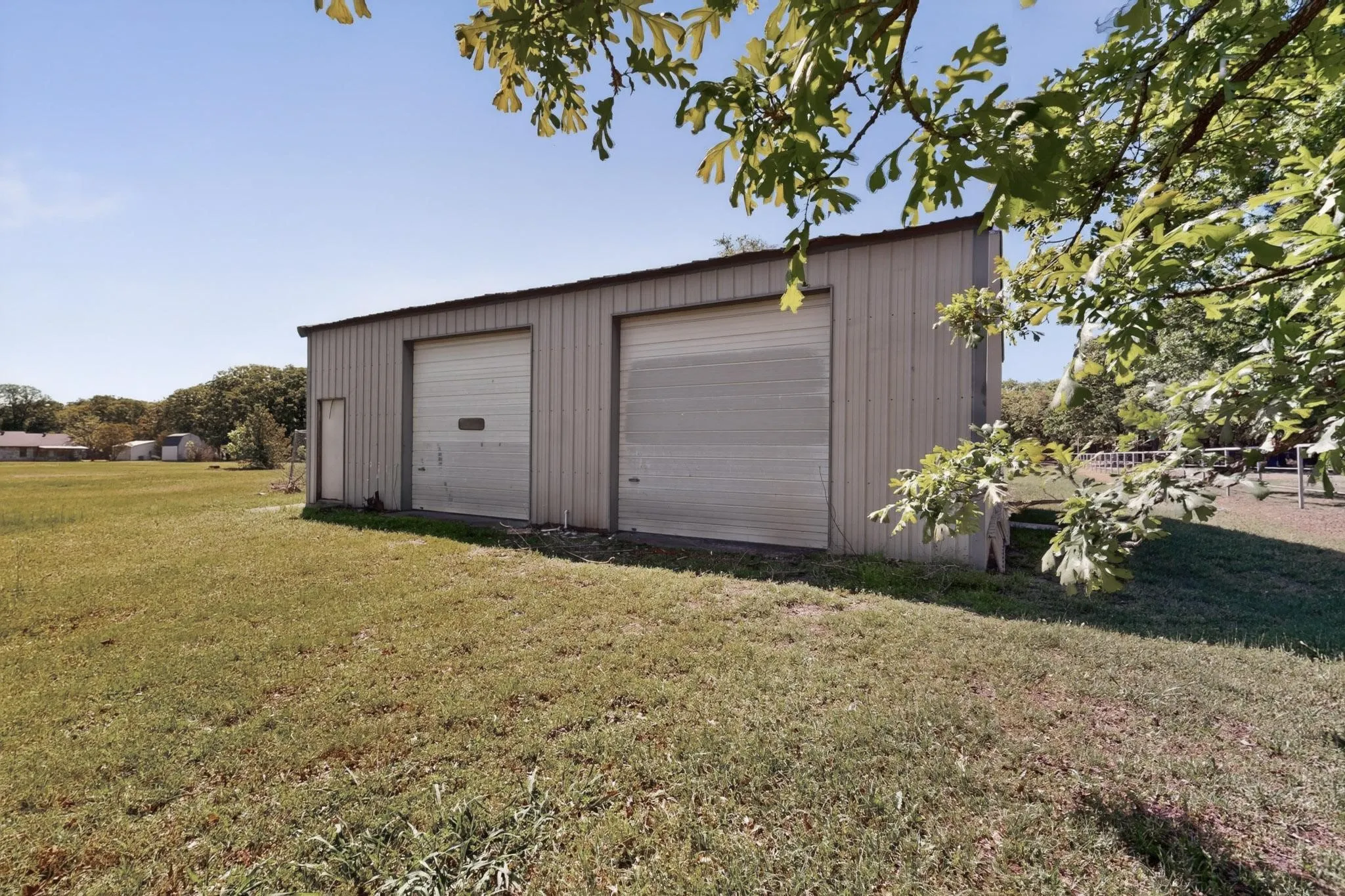 Single Family Residence For Sale in Hunt County , 529 Morris Lane, Greenville, Texas 75402, 4 Bedroom, 3 Bathroom, 3 Garage spaces, 2,818 Sqft, built in 1999, mls#21401883, Real Estate Agent in Greenville, Homes For Sale in Hunt county, Homes For Sale in Greenville, Realtor in Greenville Texas, Real Estate Brokerage Independent Realty Texas, Luminita Cordes Realtor
