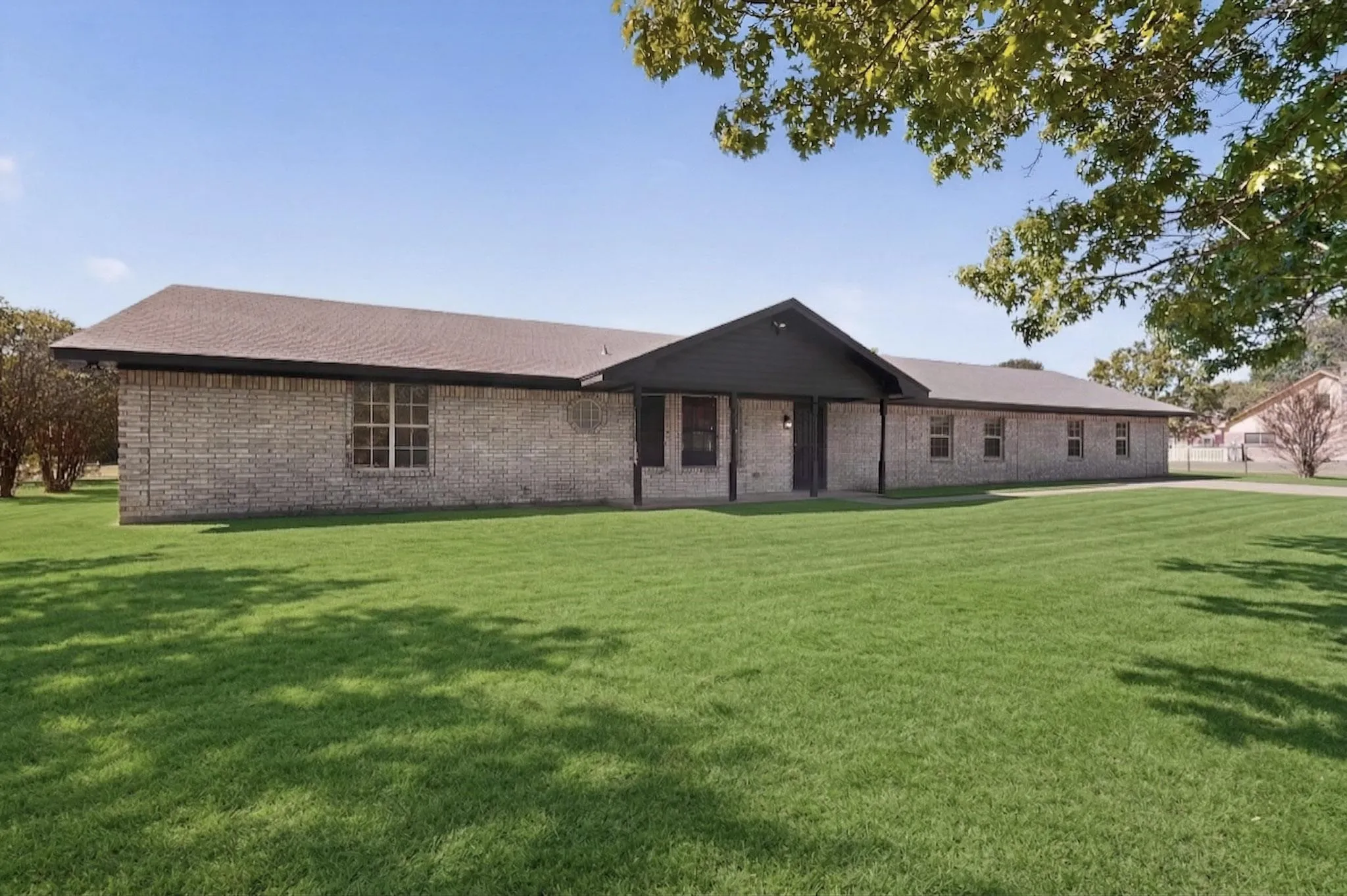 Single Family Residence For Sale in Hunt County , 529 Morris Lane, Greenville, Texas 75402, 4 Bedroom, 3 Bathroom, 3 Garage spaces, 2,818 Sqft, built in 1999, mls#21401883, Real Estate Agent in Greenville, Homes For Sale in Hunt county, Homes For Sale in Greenville, Realtor in Greenville Texas, Real Estate Brokerage Independent Realty Texas, Luminita Cordes Realtor