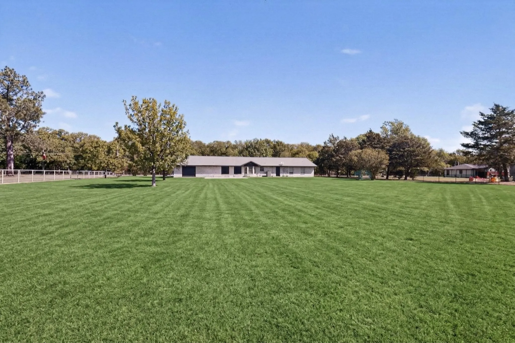 Single Family Residence For Sale in Hunt County , 529 Morris Lane, Greenville, Texas 75402, 4 Bedroom, 3 Bathroom, 3 Garage spaces, 2,818 Sqft, built in 1999, mls#21401883, Real Estate Agent in Greenville, Homes For Sale in Hunt county, Homes For Sale in Greenville, Realtor in Greenville Texas, Real Estate Brokerage Independent Realty Texas, Luminita Cordes Realtor