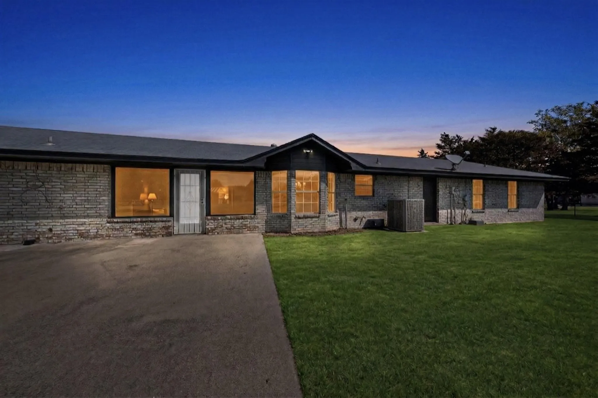Single Family Residence For Sale in Hunt County , 529 Morris Lane, Greenville, Texas 75402, 4 Bedroom, 3 Bathroom, 3 Garage spaces, 2,818 Sqft, built in 1999, mls#21401883, Real Estate Agent in Greenville, Homes For Sale in Hunt county, Homes For Sale in Greenville, Realtor in Greenville Texas, Real Estate Brokerage Independent Realty Texas, Luminita Cordes Realtor