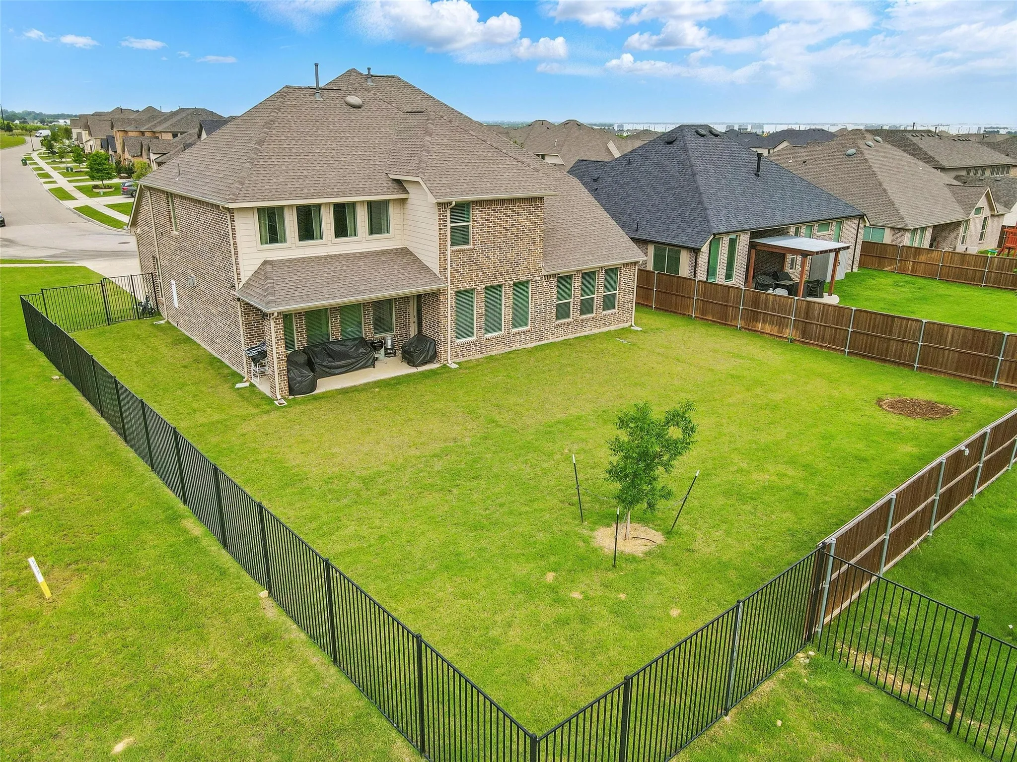 Single Family Residence For Sale in Tarrant County , 1477 Shooting Star Drive, Haslet, Texas 76052, 5 Bedroom, 4 Bathroom, 2 Garage spaces, 3,808 Sqft, built in 2021, mls#21351175, Real Estate Agent in Haslet, Homes For Sale in Tarrant county, Homes For Sale in Haslet, Realtor in Haslet Texas, Real Estate Brokerage Independent Realty Texas, Luminita Cordes Realtor