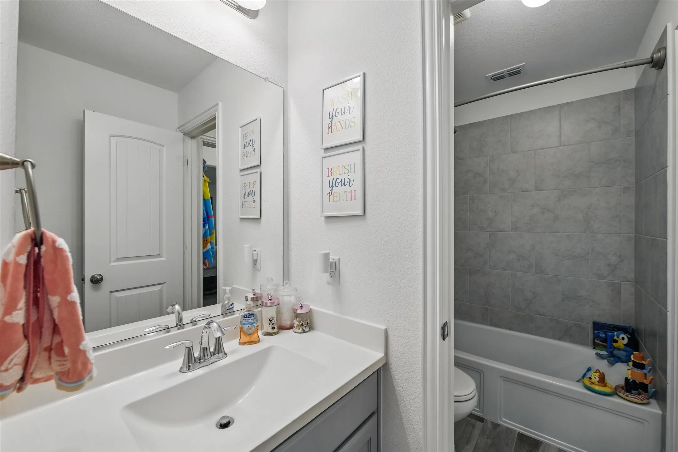 Single Family Residence For Sale in Tarrant County , 1477 Shooting Star Drive, Haslet, Texas 76052, 5 Bedroom, 4 Bathroom, 2 Garage spaces, 3,808 Sqft, built in 2021, mls#21351175, Real Estate Agent in Haslet, Homes For Sale in Tarrant county, Homes For Sale in Haslet, Realtor in Haslet Texas, Real Estate Brokerage Independent Realty Texas, Luminita Cordes Realtor
