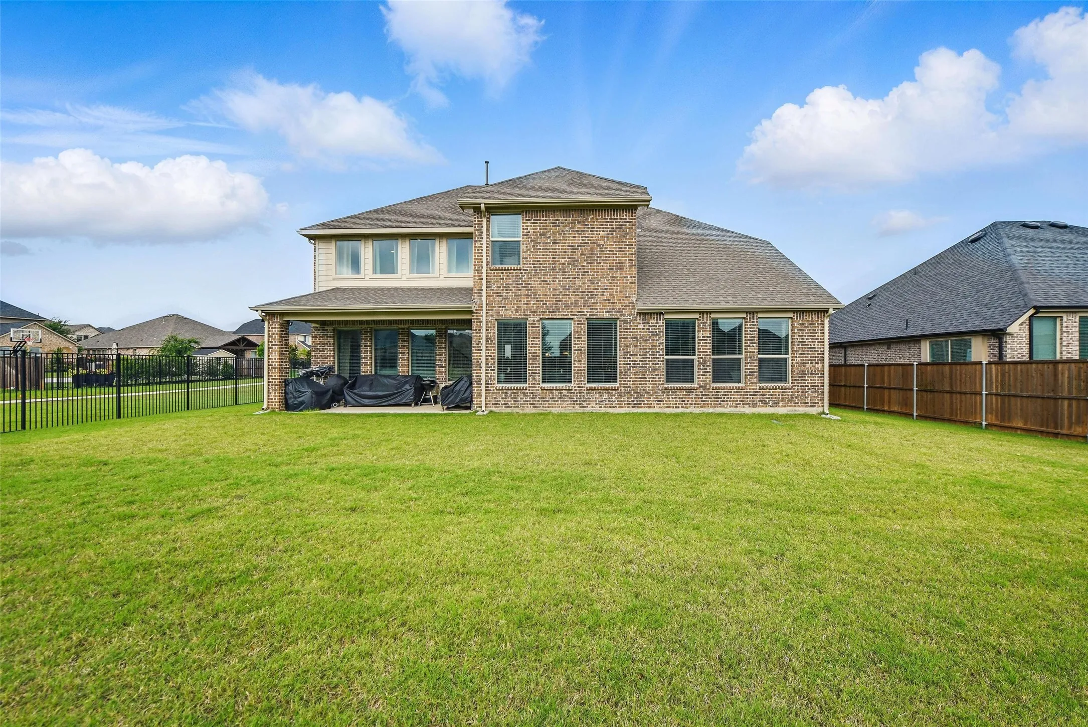 Single Family Residence For Sale in Tarrant County , 1477 Shooting Star Drive, Haslet, Texas 76052, 5 Bedroom, 4 Bathroom, 2 Garage spaces, 3,808 Sqft, built in 2021, mls#21351175, Real Estate Agent in Haslet, Homes For Sale in Tarrant county, Homes For Sale in Haslet, Realtor in Haslet Texas, Real Estate Brokerage Independent Realty Texas, Luminita Cordes Realtor