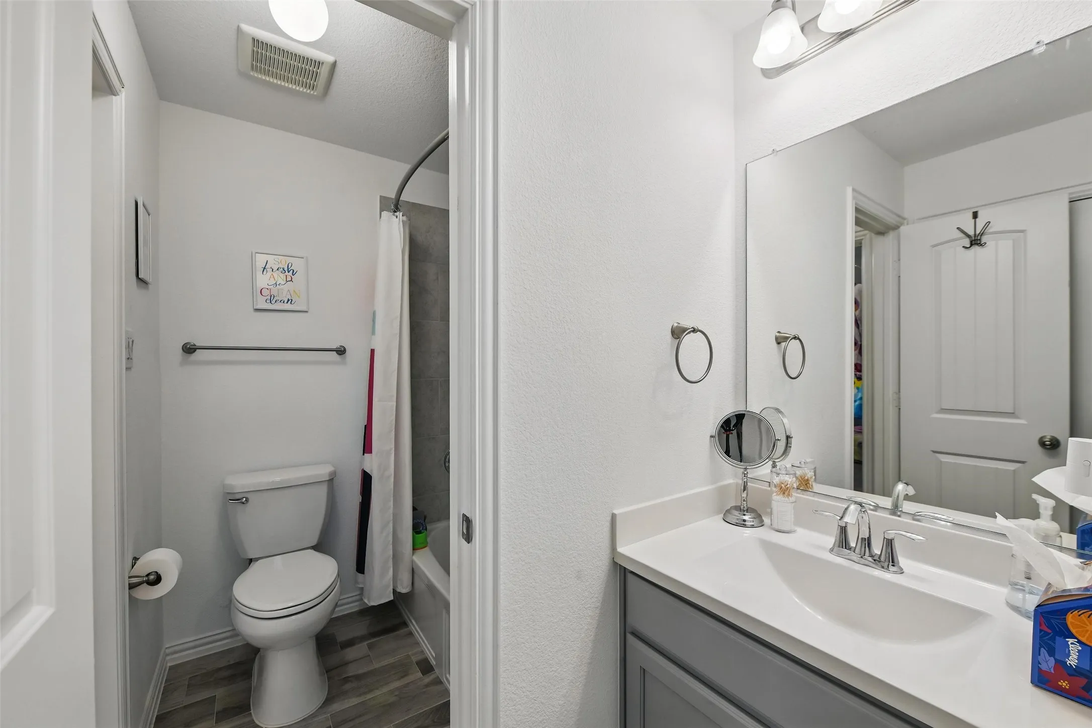 Jack and Jill bathroom for bedrooms 3 and 4