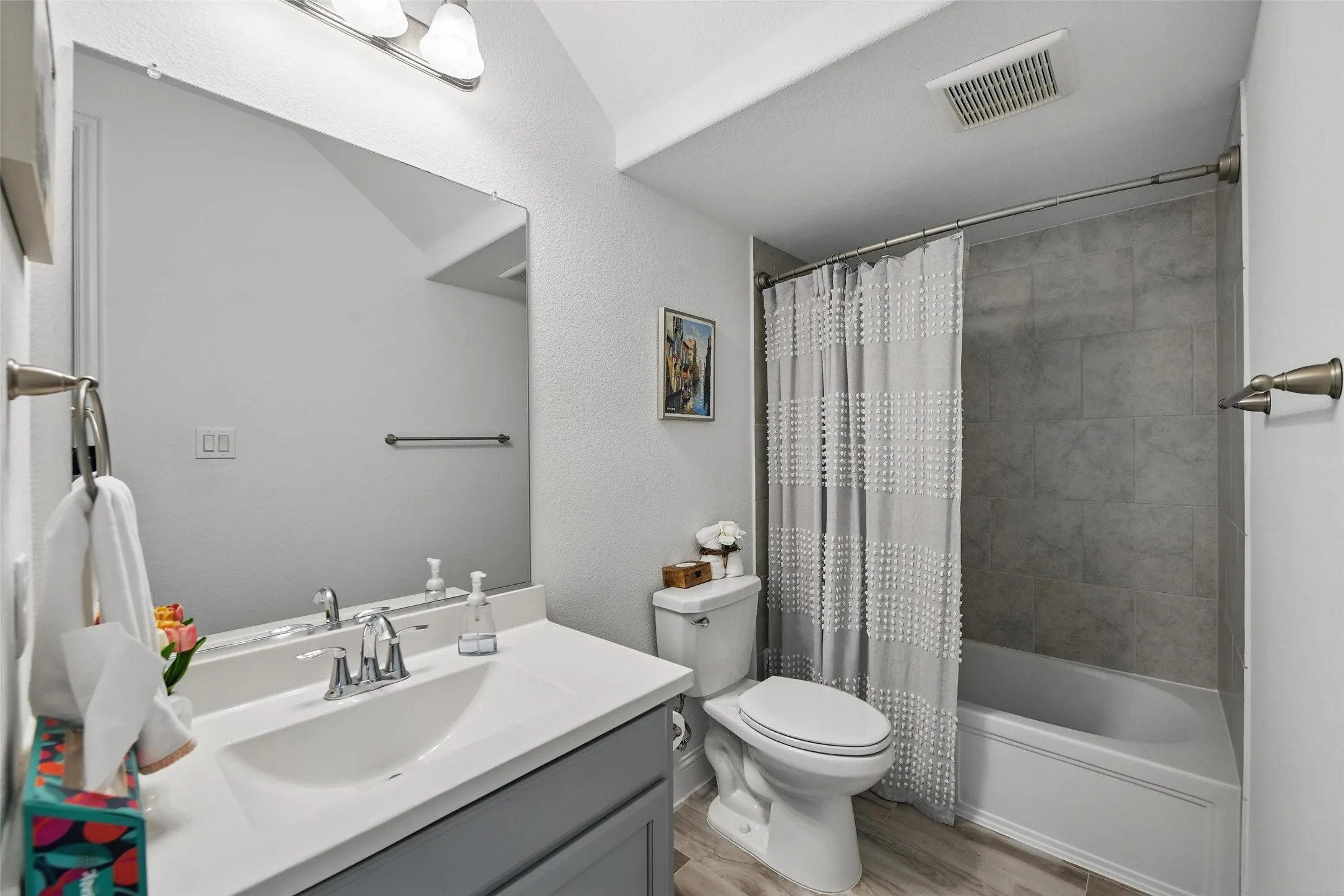 Downstairs bathroom close to bedroom No. 1