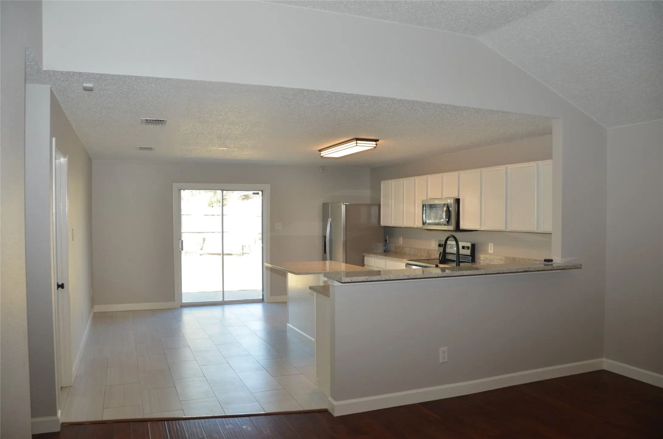 Single Family Residence For Sale in Tarrant County , 9353 Sundial, Fort Worth, Texas 76244, 4 Bedroom, 2 Bathroom, 2 Garage spaces, 1,866 Sqft, built in 2002, mls#21397332, Real Estate Agent in Fort Worth, Homes For Sale in Tarrant county, Homes For Sale in Fort Worth, Realtor in Fort Worth Texas, Real Estate Brokerage Independent Realty Texas, Luminita Cordes Realtor