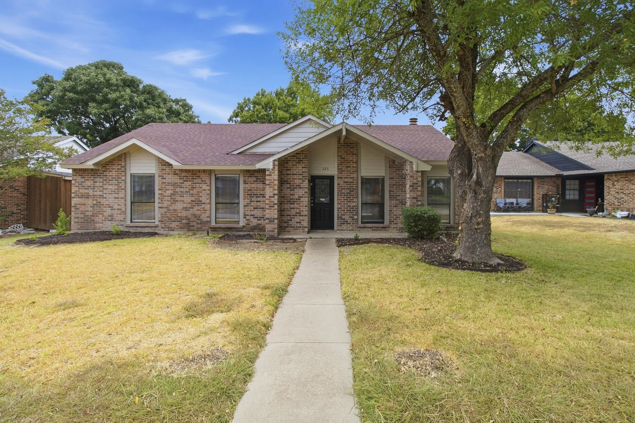 Single Family Residence For Sale in Dallas County , 125 Rustic Ridge Drive, Garland, Texas 75040, 3 Bedroom, 2 Bathroom, 2 Garage spaces, 2,004 Sqft, built in 1985, mls#21400645, Real Estate Agent in Garland, Homes For Sale in Dallas county, Homes For Sale in Garland, Realtor in Garland Texas, Real Estate Brokerage Independent Realty Texas, Luminita Cordes Realtor