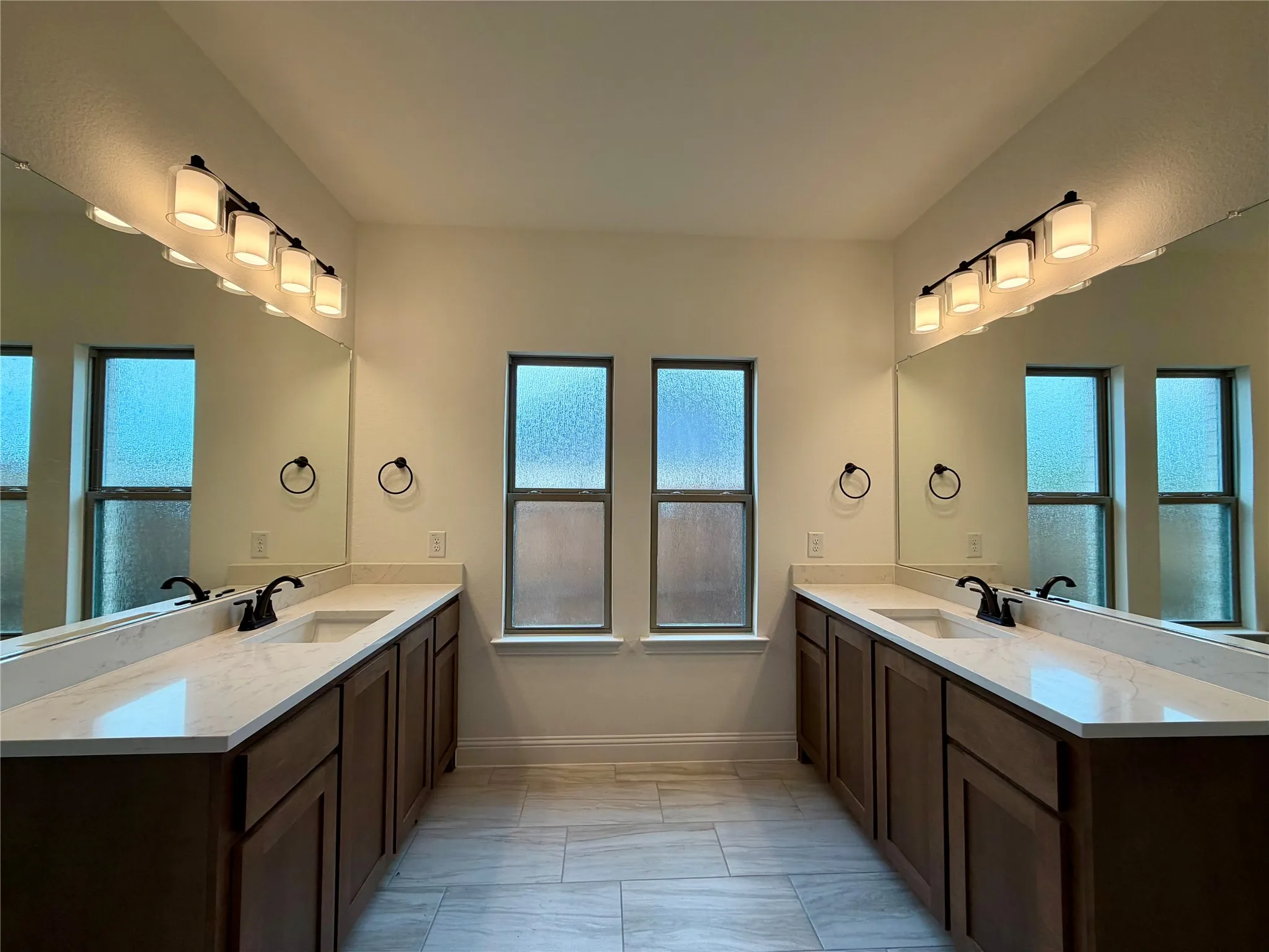 Single Family Residence For Sale in Hunt County , 310 Devonshire Drive, Greenville, Texas 75401, 5 Bedroom, 4 Bathroom, 2 Garage spaces, 3,661 Sqft, built in 2025, mls#21373237, Real Estate Agent in Greenville, Homes For Sale in Hunt county, Homes For Sale in Greenville, Realtor in Greenville Texas, Real Estate Brokerage Independent Realty Texas, Luminita Cordes Realtor