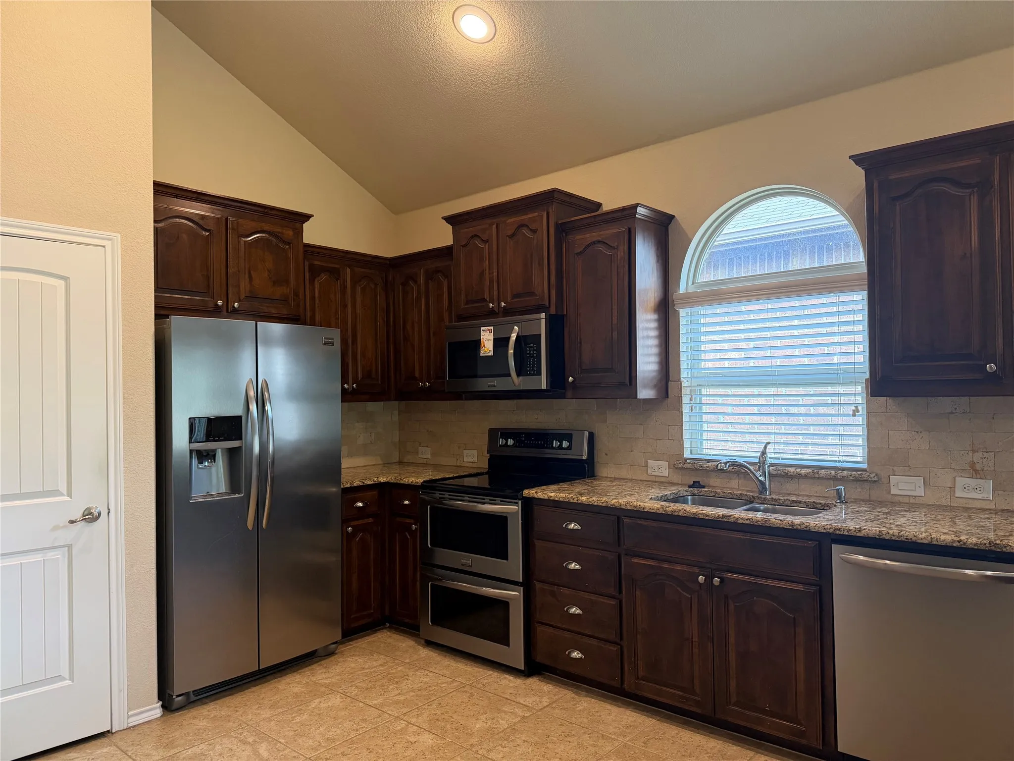 Single Family Residence For Sale in Parker County , 1220 Scott Drive, Weatherford, Texas 76087, 3 Bedroom, 2 Bathroom, 2 Garage spaces, 1,616 Sqft, built in 2015, mls#21401056, Real Estate Agent in Weatherford, Homes For Sale in Parker county, Homes For Sale in Weatherford, Realtor in Weatherford Texas, Real Estate Brokerage Independent Realty Texas, Luminita Cordes Realtor