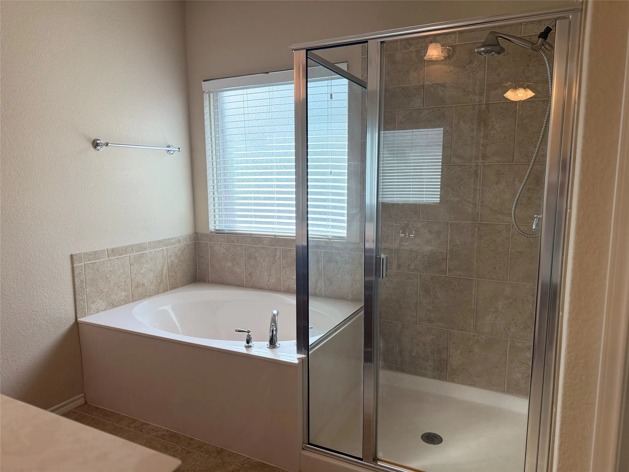 Single Family Residence For Sale in Parker County , 1220 Scott Drive, Weatherford, Texas 76087, 3 Bedroom, 2 Bathroom, 2 Garage spaces, 1,616 Sqft, built in 2015, mls#21401056, Real Estate Agent in Weatherford, Homes For Sale in Parker county, Homes For Sale in Weatherford, Realtor in Weatherford Texas, Real Estate Brokerage Independent Realty Texas, Luminita Cordes Realtor