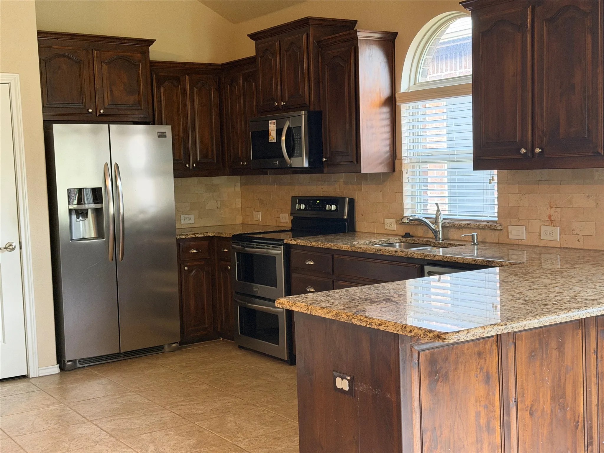 Single Family Residence For Sale in Parker County , 1220 Scott Drive, Weatherford, Texas 76087, 3 Bedroom, 2 Bathroom, 2 Garage spaces, 1,616 Sqft, built in 2015, mls#21401056, Real Estate Agent in Weatherford, Homes For Sale in Parker county, Homes For Sale in Weatherford, Realtor in Weatherford Texas, Real Estate Brokerage Independent Realty Texas, Luminita Cordes Realtor