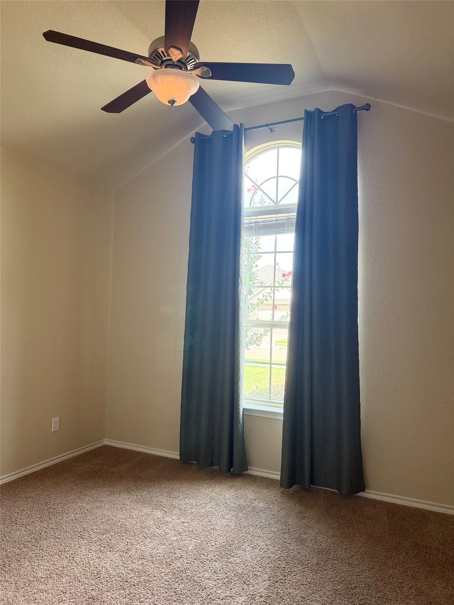 Single Family Residence For Sale in Parker County , 1220 Scott Drive, Weatherford, Texas 76087, 3 Bedroom, 2 Bathroom, 2 Garage spaces, 1,616 Sqft, built in 2015, mls#21401056, Real Estate Agent in Weatherford, Homes For Sale in Parker county, Homes For Sale in Weatherford, Realtor in Weatherford Texas, Real Estate Brokerage Independent Realty Texas, Luminita Cordes Realtor