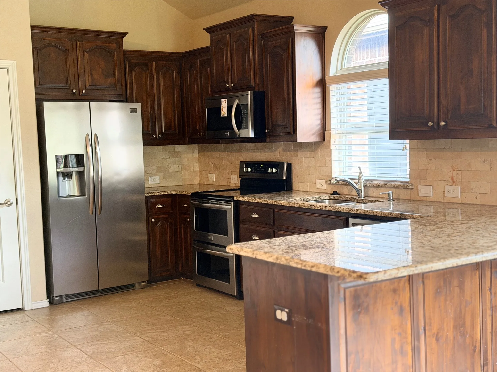 Single Family Residence For Sale in Parker County , 1220 Scott Drive, Weatherford, Texas 76087, 3 Bedroom, 2 Bathroom, 2 Garage spaces, 1,616 Sqft, built in 2015, mls#21401056, Real Estate Agent in Weatherford, Homes For Sale in Parker county, Homes For Sale in Weatherford, Realtor in Weatherford Texas, Real Estate Brokerage Independent Realty Texas, Luminita Cordes Realtor