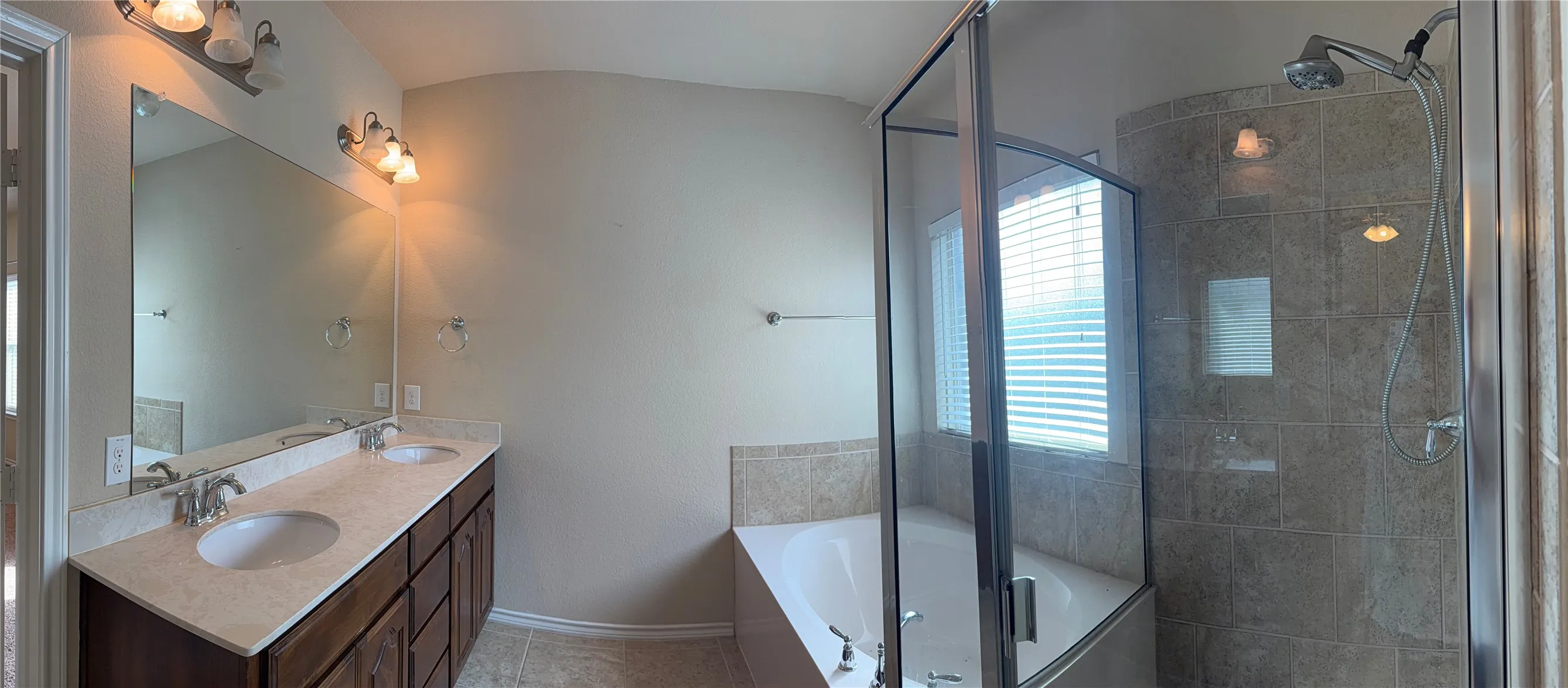 Single Family Residence For Sale in Parker County , 1220 Scott Drive, Weatherford, Texas 76087, 3 Bedroom, 2 Bathroom, 2 Garage spaces, 1,616 Sqft, built in 2015, mls#21401056, Real Estate Agent in Weatherford, Homes For Sale in Parker county, Homes For Sale in Weatherford, Realtor in Weatherford Texas, Real Estate Brokerage Independent Realty Texas, Luminita Cordes Realtor