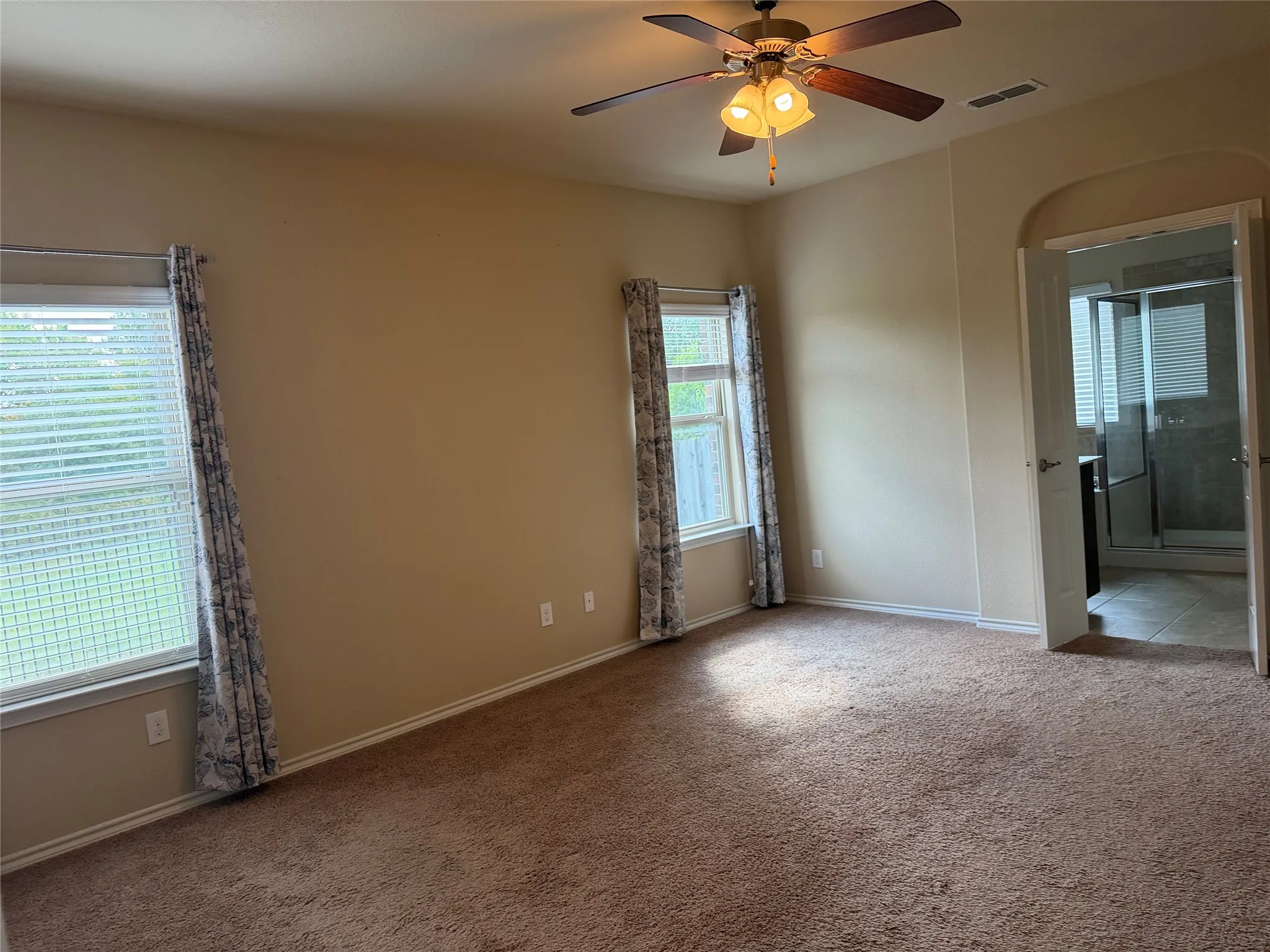 Single Family Residence For Sale in Parker County , 1220 Scott Drive, Weatherford, Texas 76087, 3 Bedroom, 2 Bathroom, 2 Garage spaces, 1,616 Sqft, built in 2015, mls#21401056, Real Estate Agent in Weatherford, Homes For Sale in Parker county, Homes For Sale in Weatherford, Realtor in Weatherford Texas, Real Estate Brokerage Independent Realty Texas, Luminita Cordes Realtor