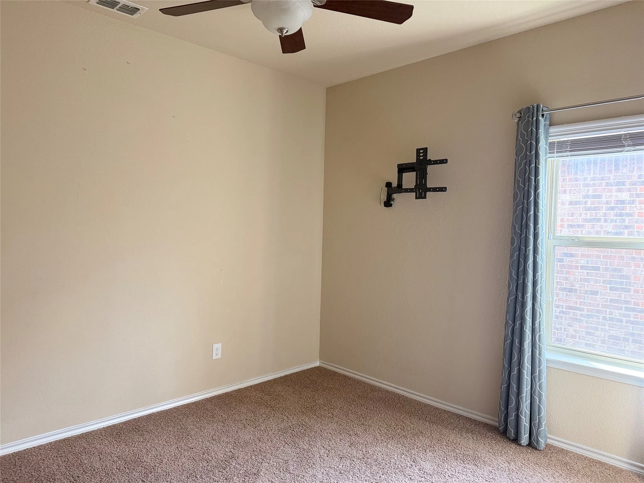 Single Family Residence For Sale in Parker County , 1220 Scott Drive, Weatherford, Texas 76087, 3 Bedroom, 2 Bathroom, 2 Garage spaces, 1,616 Sqft, built in 2015, mls#21401056, Real Estate Agent in Weatherford, Homes For Sale in Parker county, Homes For Sale in Weatherford, Realtor in Weatherford Texas, Real Estate Brokerage Independent Realty Texas, Luminita Cordes Realtor