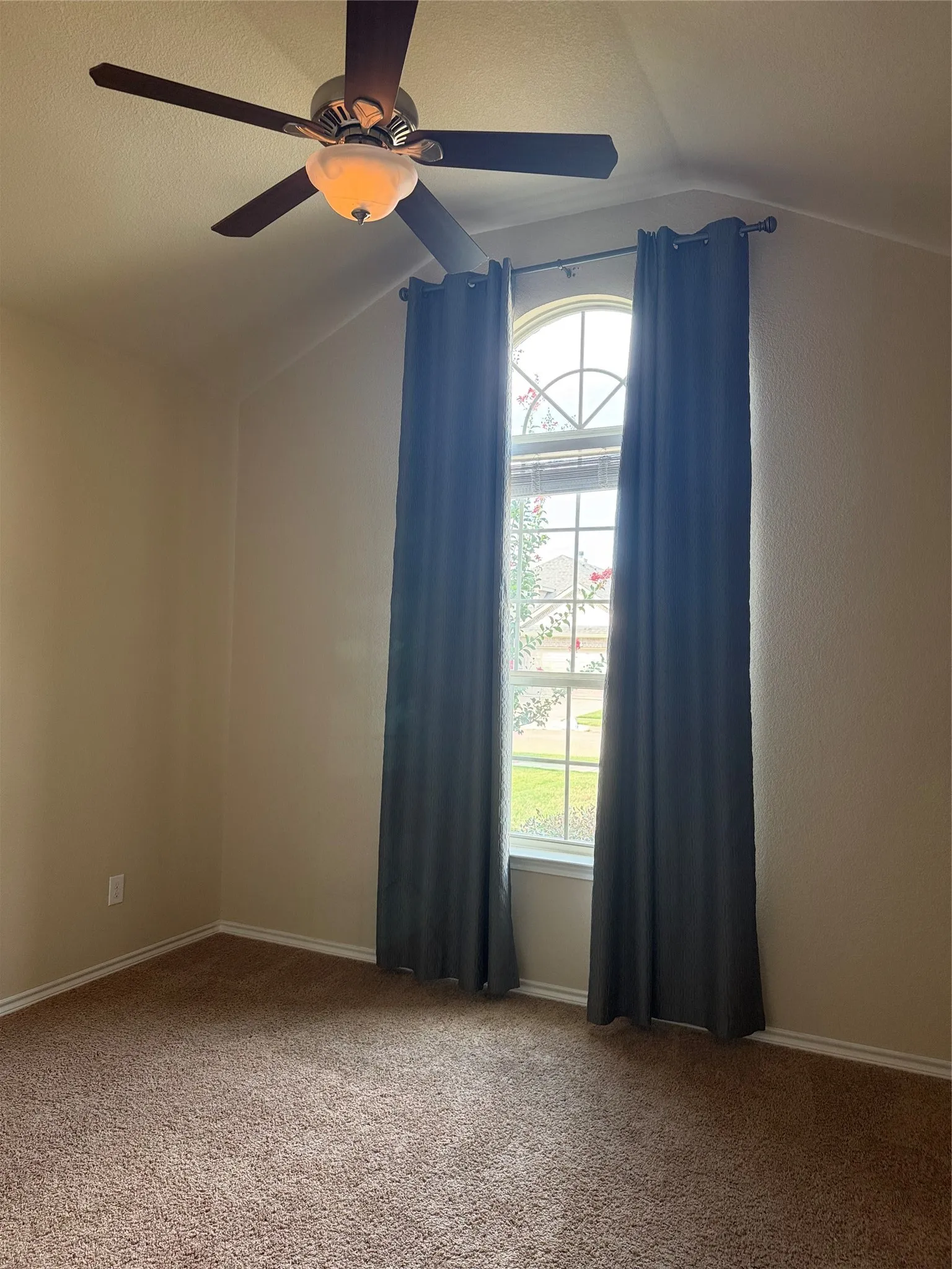 Single Family Residence For Sale in Parker County , 1220 Scott Drive, Weatherford, Texas 76087, 3 Bedroom, 2 Bathroom, 2 Garage spaces, 1,616 Sqft, built in 2015, mls#21401056, Real Estate Agent in Weatherford, Homes For Sale in Parker county, Homes For Sale in Weatherford, Realtor in Weatherford Texas, Real Estate Brokerage Independent Realty Texas, Luminita Cordes Realtor