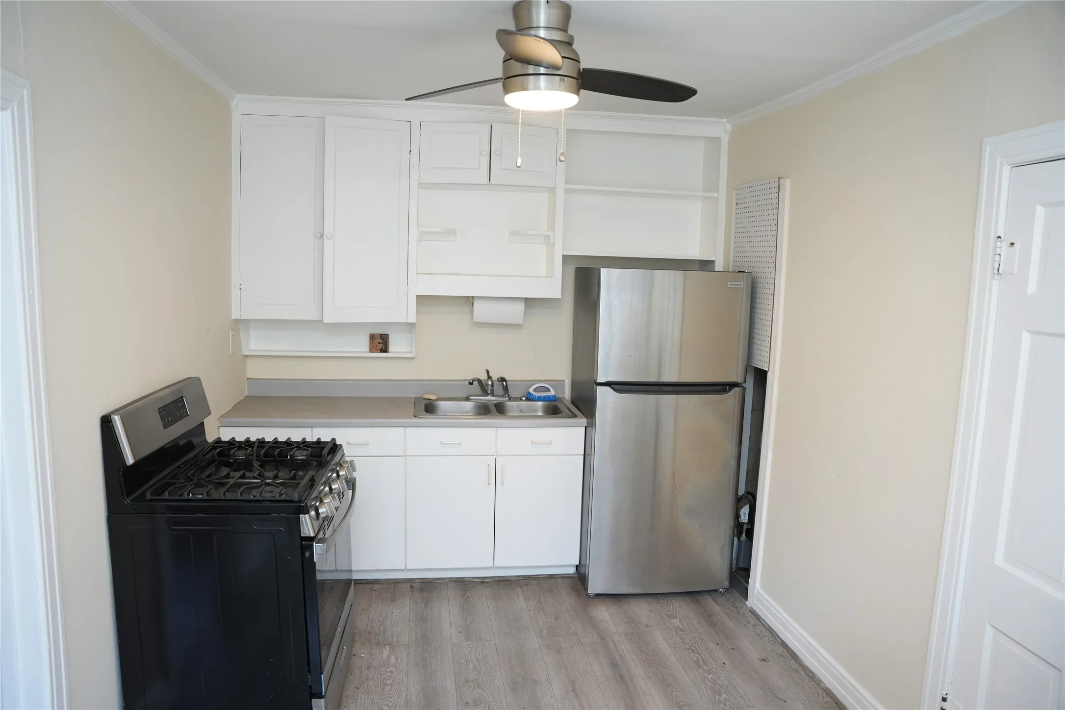 Functional kitchen setup in vacant unit ready for interim leasing.
