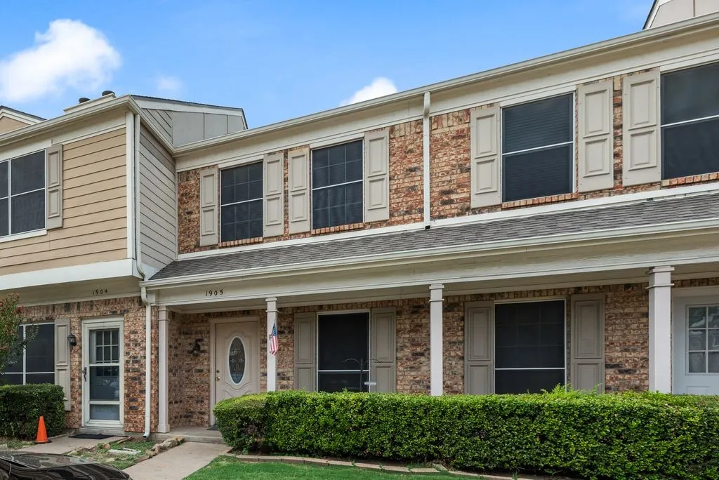 Condominium For Sale in Collin County , 3801 14th Street 1905, Plano, Texas 75074, 2 Bedroom, 2 Bathroom, Garage spaces, 1,133 Sqft, built in 1985, mls#21400060, Real Estate Agent in Plano, Homes For Sale in Collin county, Homes For Sale in Plano, Realtor in Plano Texas, Real Estate Brokerage Independent Realty Texas, Luminita Cordes Realtor