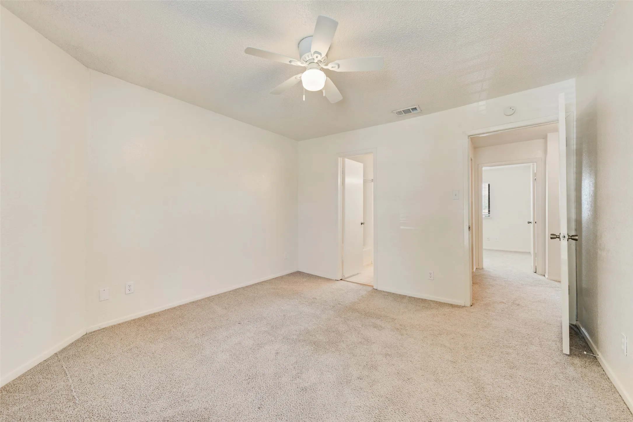 Townhouse For Rent in Dallas County , 2826 Wimbledon Court B, Garland, Texas 75041, 2 Bedroom, 2 Bathroom, Garage spaces, 1,040 Sqft, built in 1984, mls#21401887, Real Estate Agent in Garland, Homes For Rent in Dallas county, Homes For Rent in Garland, Realtor in Garland Texas, Real Estate Brokerage Independent Realty Texas, Luminita Cordes Realtor