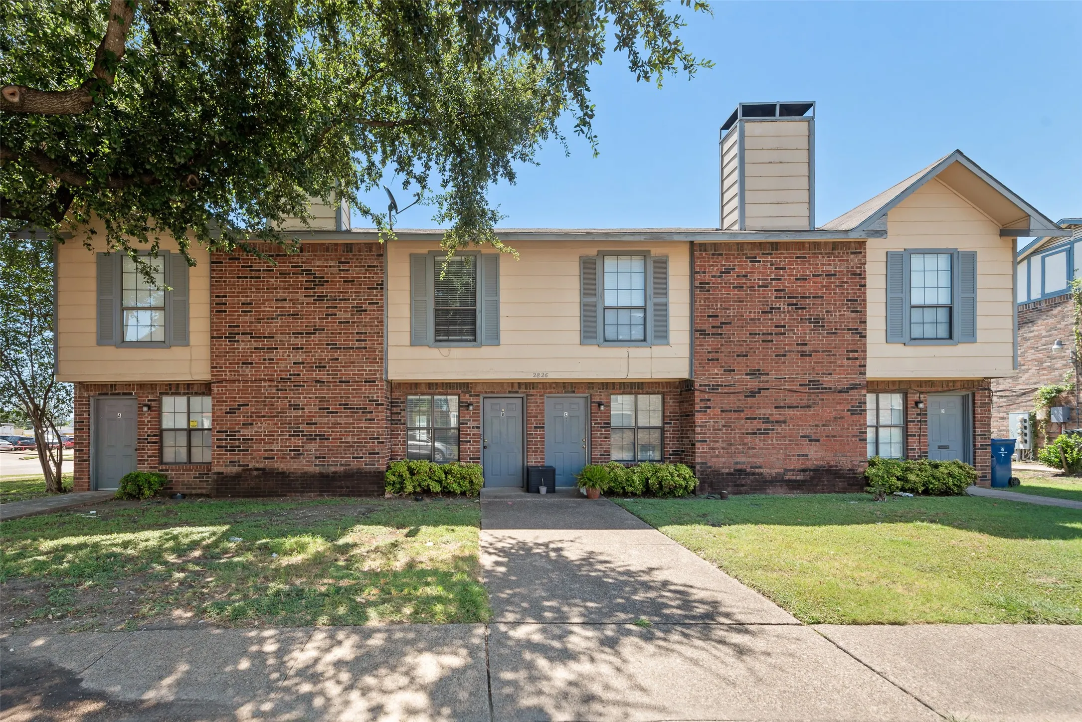 Townhouse For Rent in Dallas County , 2826 Wimbledon Court B, Garland, Texas 75041, 2 Bedroom, 2 Bathroom, Garage spaces, 1,040 Sqft, built in 1984, mls#21401887, Real Estate Agent in Garland, Homes For Rent in Dallas county, Homes For Rent in Garland, Realtor in Garland Texas, Real Estate Brokerage Independent Realty Texas, Luminita Cordes Realtor