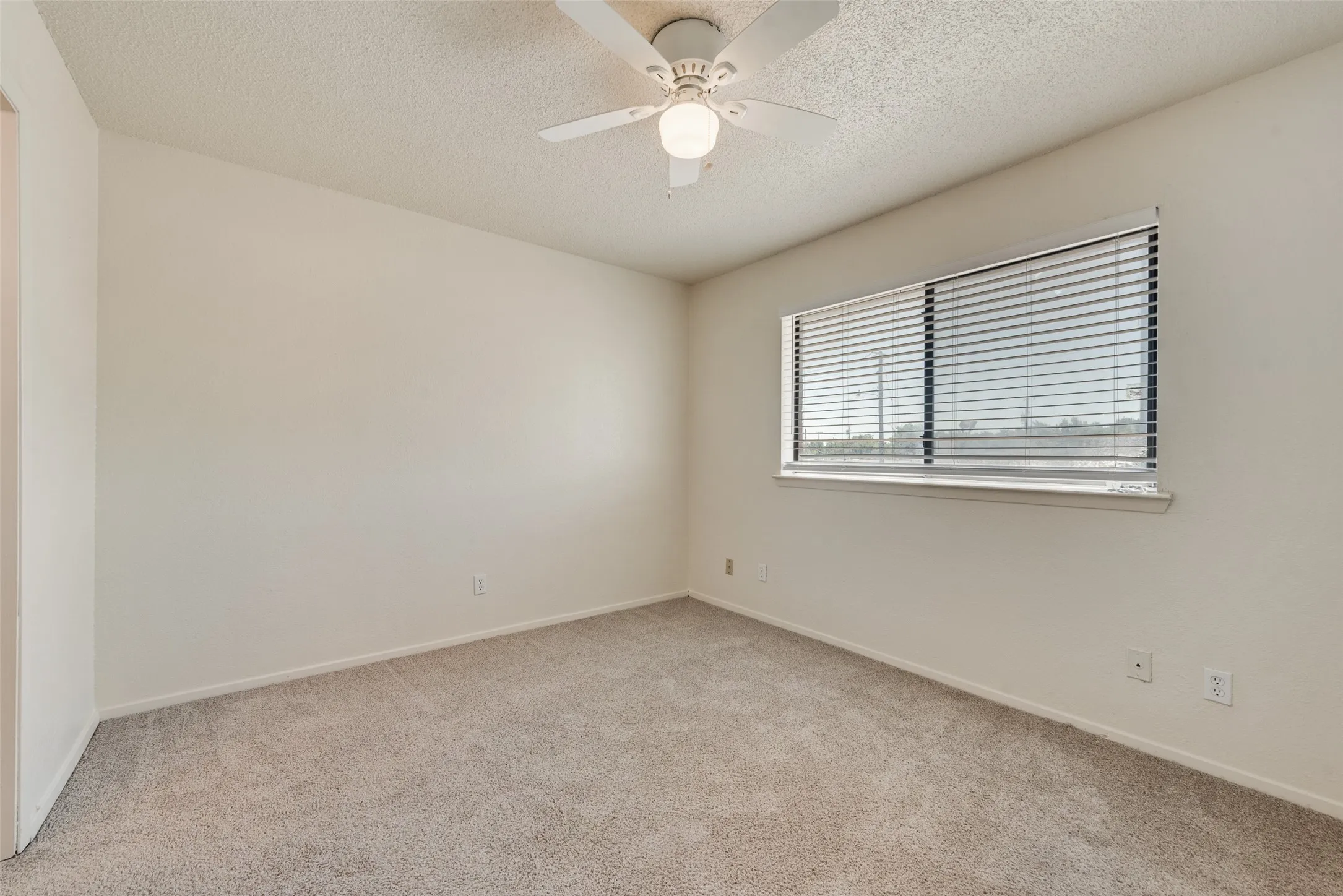 Townhouse For Rent in Dallas County , 2826 Wimbledon Court B, Garland, Texas 75041, 2 Bedroom, 2 Bathroom, Garage spaces, 1,040 Sqft, built in 1984, mls#21401887, Real Estate Agent in Garland, Homes For Rent in Dallas county, Homes For Rent in Garland, Realtor in Garland Texas, Real Estate Brokerage Independent Realty Texas, Luminita Cordes Realtor