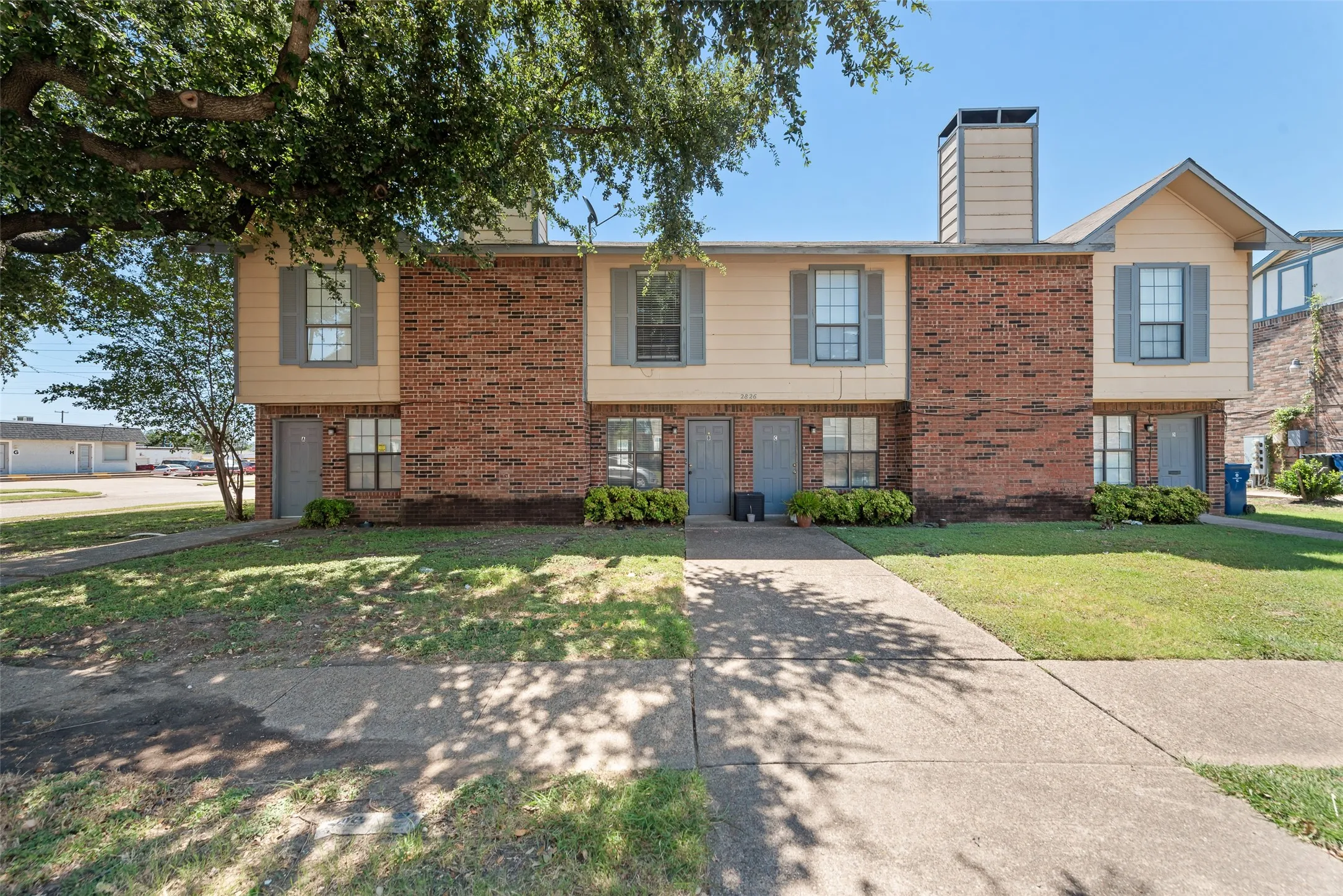 Townhouse For Rent in Dallas County , 2826 Wimbledon Court B, Garland, Texas 75041, 2 Bedroom, 2 Bathroom, Garage spaces, 1,040 Sqft, built in 1984, mls#21401887, Real Estate Agent in Garland, Homes For Rent in Dallas county, Homes For Rent in Garland, Realtor in Garland Texas, Real Estate Brokerage Independent Realty Texas, Luminita Cordes Realtor