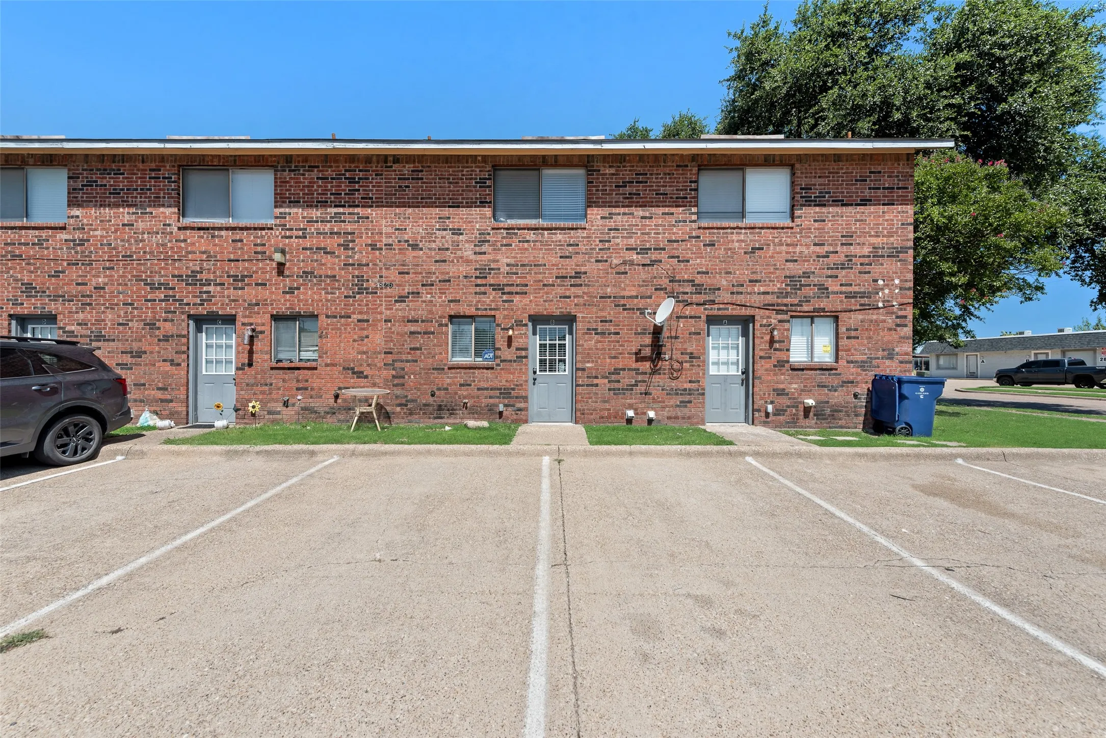 Townhouse For Rent in Dallas County , 2826 Wimbledon Court B, Garland, Texas 75041, 2 Bedroom, 2 Bathroom, Garage spaces, 1,040 Sqft, built in 1984, mls#21401887, Real Estate Agent in Garland, Homes For Rent in Dallas county, Homes For Rent in Garland, Realtor in Garland Texas, Real Estate Brokerage Independent Realty Texas, Luminita Cordes Realtor