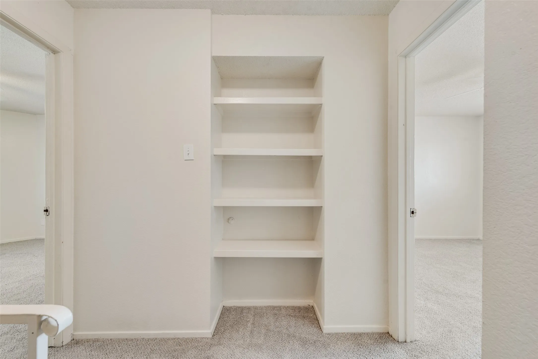 Townhouse For Rent in Dallas County , 2826 Wimbledon Court B, Garland, Texas 75041, 2 Bedroom, 2 Bathroom, Garage spaces, 1,040 Sqft, built in 1984, mls#21401887, Real Estate Agent in Garland, Homes For Rent in Dallas county, Homes For Rent in Garland, Realtor in Garland Texas, Real Estate Brokerage Independent Realty Texas, Luminita Cordes Realtor