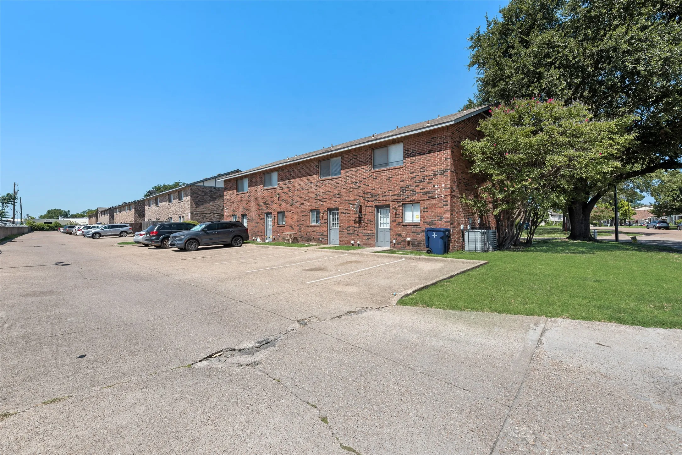 Townhouse For Rent in Dallas County , 2826 Wimbledon Court B, Garland, Texas 75041, 2 Bedroom, 2 Bathroom, Garage spaces, 1,040 Sqft, built in 1984, mls#21401887, Real Estate Agent in Garland, Homes For Rent in Dallas county, Homes For Rent in Garland, Realtor in Garland Texas, Real Estate Brokerage Independent Realty Texas, Luminita Cordes Realtor