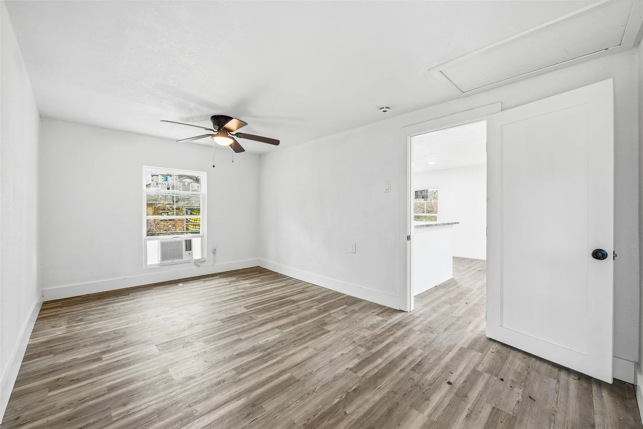Single Family Residence For Sale in Parker County , 613 Bryan Street, Weatherford, Texas 76086, 1 Bedroom, 1 Bathroom, Garage spaces, 568 Sqft, built in 1940, mls#21401022, Real Estate Agent in Weatherford, Homes For Sale in Parker county, Homes For Sale in Weatherford, Realtor in Weatherford Texas, Real Estate Brokerage Independent Realty Texas, Luminita Cordes Realtor