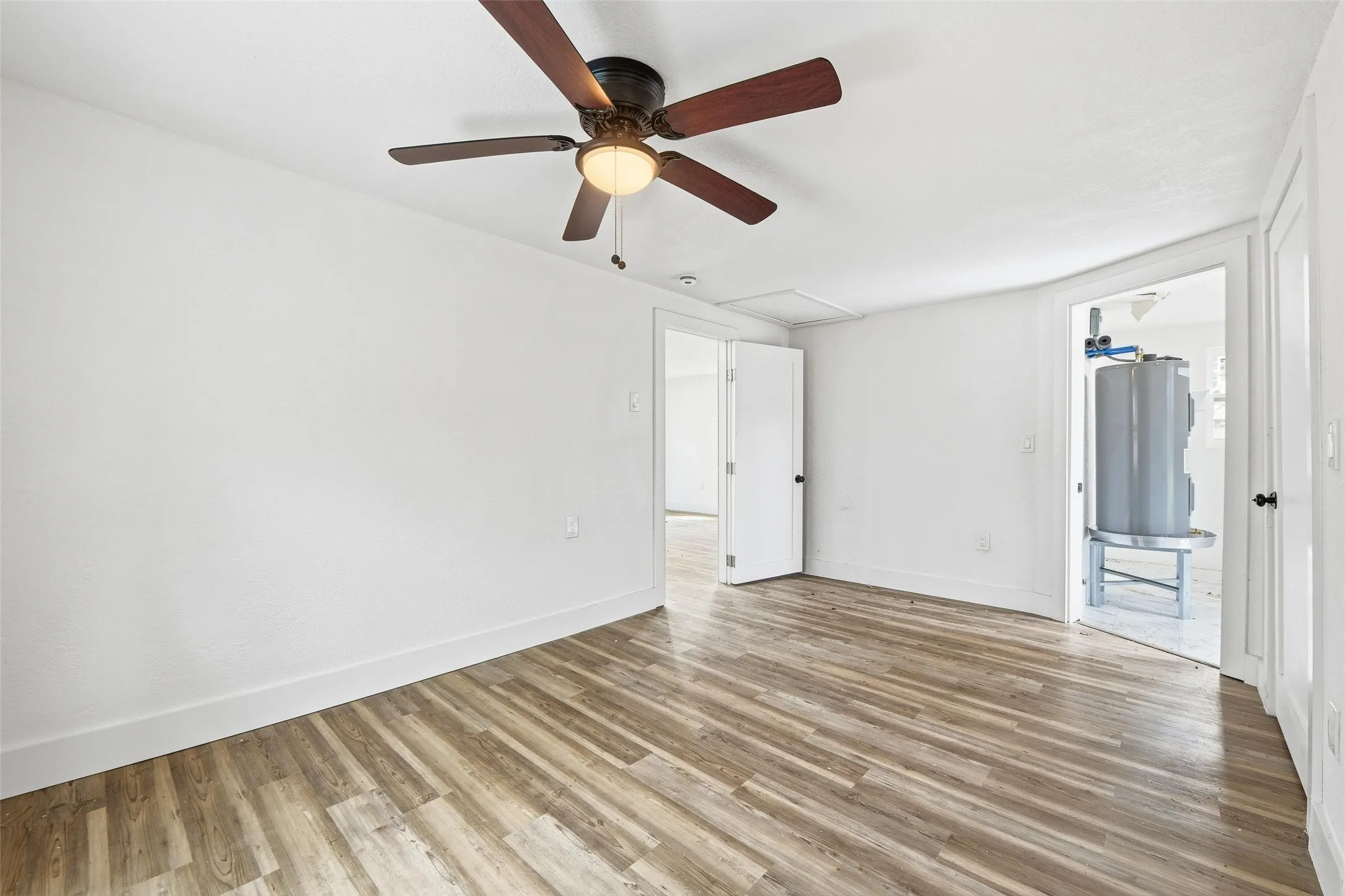 Single Family Residence For Sale in Parker County , 613 Bryan Street, Weatherford, Texas 76086, 1 Bedroom, 1 Bathroom, Garage spaces, 568 Sqft, built in 1940, mls#21401022, Real Estate Agent in Weatherford, Homes For Sale in Parker county, Homes For Sale in Weatherford, Realtor in Weatherford Texas, Real Estate Brokerage Independent Realty Texas, Luminita Cordes Realtor