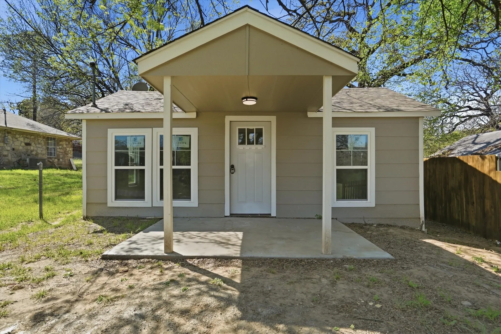 Single Family Residence For Sale in Parker County , 613 Bryan Street, Weatherford, Texas 76086, 1 Bedroom, 1 Bathroom, Garage spaces, 568 Sqft, built in 1940, mls#21401022, Real Estate Agent in Weatherford, Homes For Sale in Parker county, Homes For Sale in Weatherford, Realtor in Weatherford Texas, Real Estate Brokerage Independent Realty Texas, Luminita Cordes Realtor