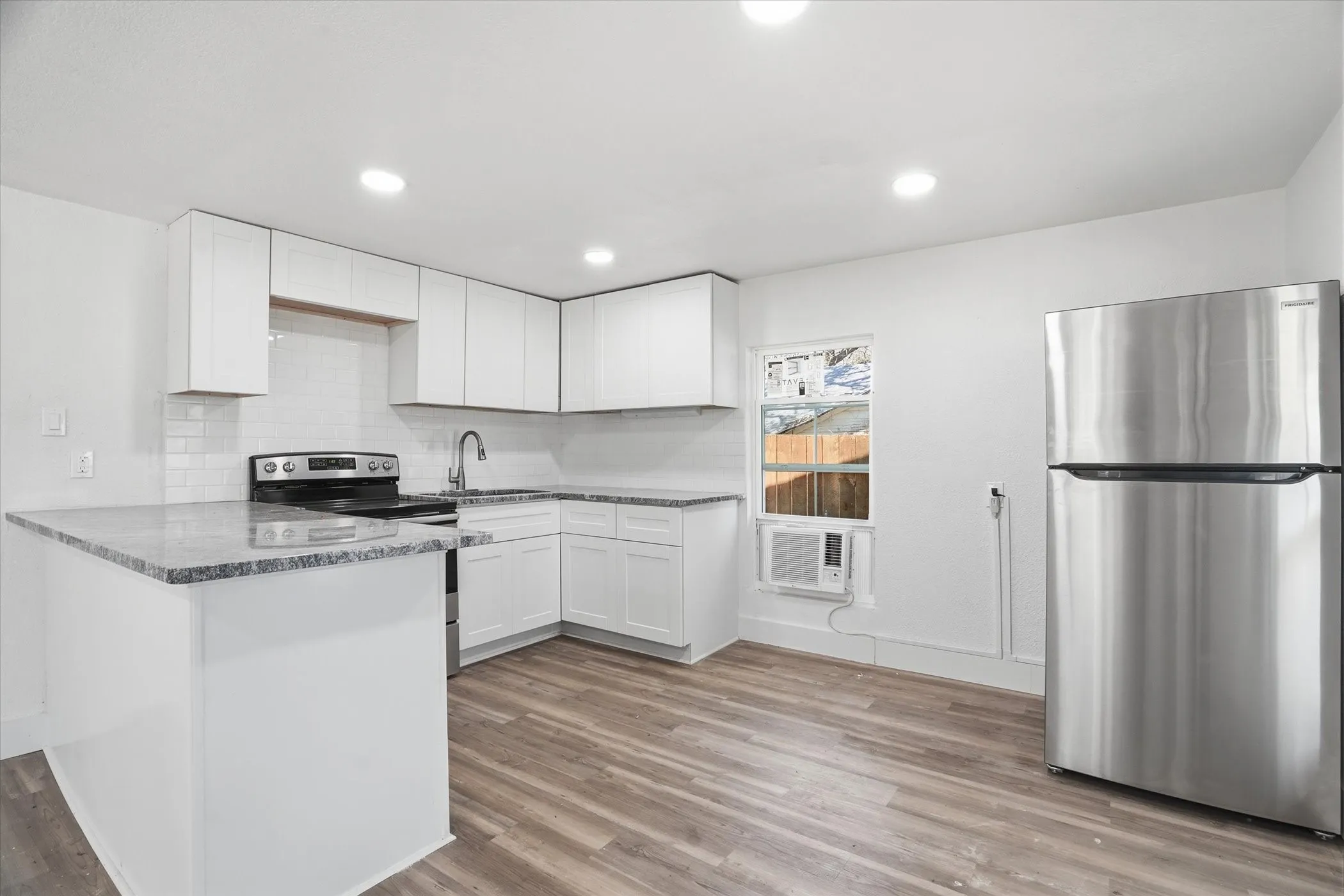Single Family Residence For Sale in Parker County , 613 Bryan Street, Weatherford, Texas 76086, 1 Bedroom, 1 Bathroom, Garage spaces, 568 Sqft, built in 1940, mls#21401022, Real Estate Agent in Weatherford, Homes For Sale in Parker county, Homes For Sale in Weatherford, Realtor in Weatherford Texas, Real Estate Brokerage Independent Realty Texas, Luminita Cordes Realtor