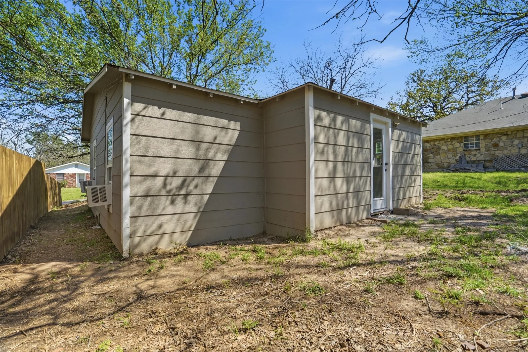 Single Family Residence For Sale in Parker County , 613 Bryan Street, Weatherford, Texas 76086, 1 Bedroom, 1 Bathroom, Garage spaces, 568 Sqft, built in 1940, mls#21401022, Real Estate Agent in Weatherford, Homes For Sale in Parker county, Homes For Sale in Weatherford, Realtor in Weatherford Texas, Real Estate Brokerage Independent Realty Texas, Luminita Cordes Realtor