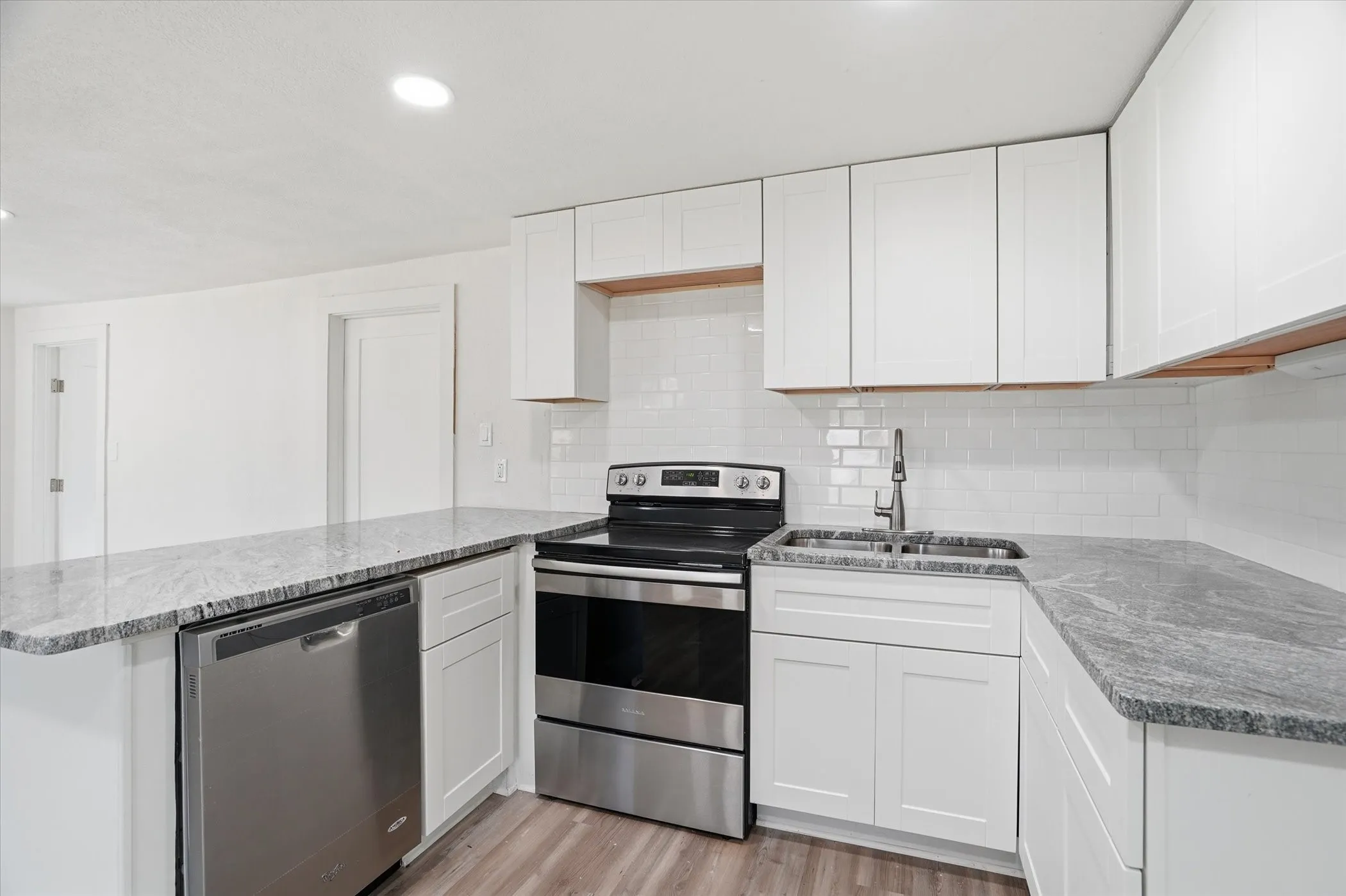Single Family Residence For Sale in Parker County , 613 Bryan Street, Weatherford, Texas 76086, 1 Bedroom, 1 Bathroom, Garage spaces, 568 Sqft, built in 1940, mls#21401022, Real Estate Agent in Weatherford, Homes For Sale in Parker county, Homes For Sale in Weatherford, Realtor in Weatherford Texas, Real Estate Brokerage Independent Realty Texas, Luminita Cordes Realtor