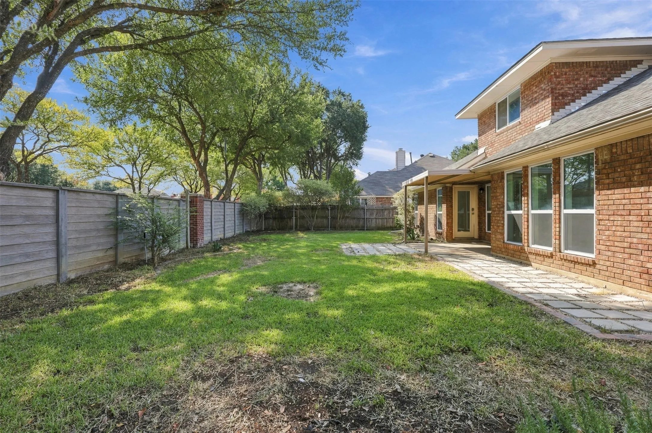 Single Family Residence For Sale in Dallas County , 4368 Carolina Street, Grand Prairie, Texas 75052, 3 Bedroom, 2 Bathroom, 2 Garage spaces, 2,010 Sqft, built in 1986, mls#21399311, Real Estate Agent in Grand Prairie, Homes For Sale in Dallas county, Homes For Sale in Grand Prairie, Realtor in Grand Prairie Texas, Real Estate Brokerage Independent Realty Texas, Luminita Cordes Realtor