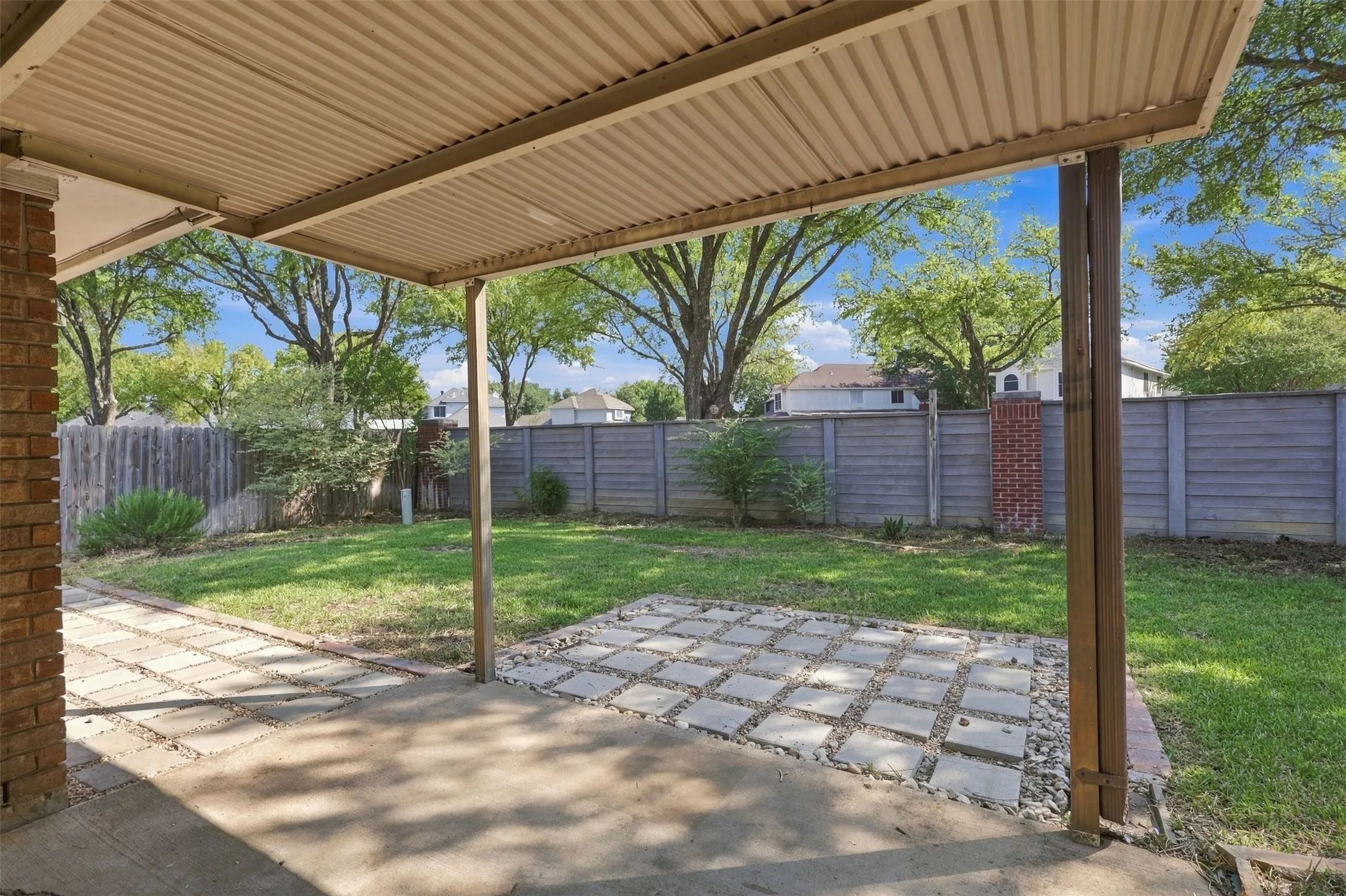 Single Family Residence For Sale in Dallas County , 4368 Carolina Street, Grand Prairie, Texas 75052, 3 Bedroom, 2 Bathroom, 2 Garage spaces, 2,010 Sqft, built in 1986, mls#21399311, Real Estate Agent in Grand Prairie, Homes For Sale in Dallas county, Homes For Sale in Grand Prairie, Realtor in Grand Prairie Texas, Real Estate Brokerage Independent Realty Texas, Luminita Cordes Realtor