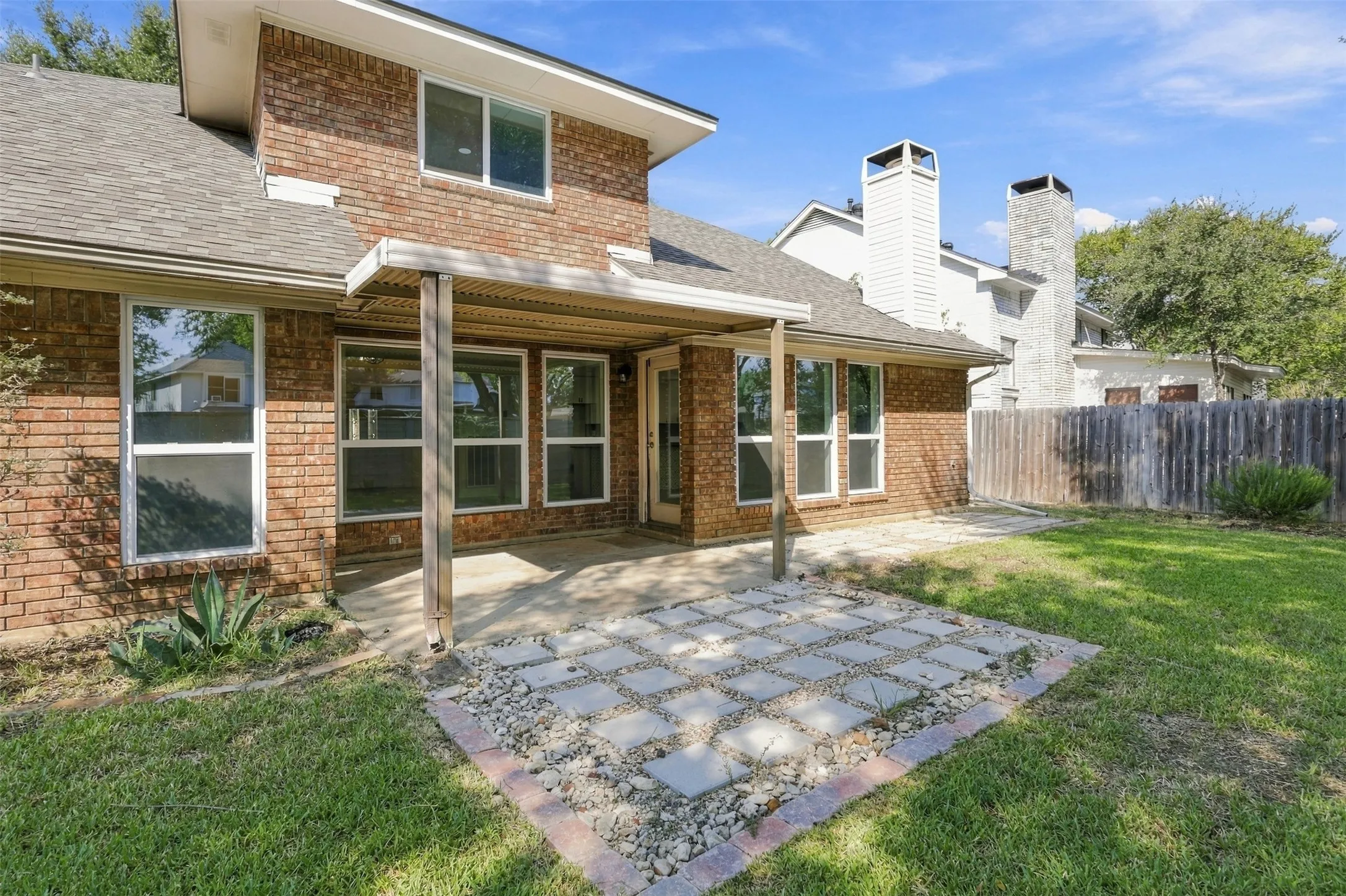 Single Family Residence For Sale in Dallas County , 4368 Carolina Street, Grand Prairie, Texas 75052, 3 Bedroom, 2 Bathroom, 2 Garage spaces, 2,010 Sqft, built in 1986, mls#21399311, Real Estate Agent in Grand Prairie, Homes For Sale in Dallas county, Homes For Sale in Grand Prairie, Realtor in Grand Prairie Texas, Real Estate Brokerage Independent Realty Texas, Luminita Cordes Realtor