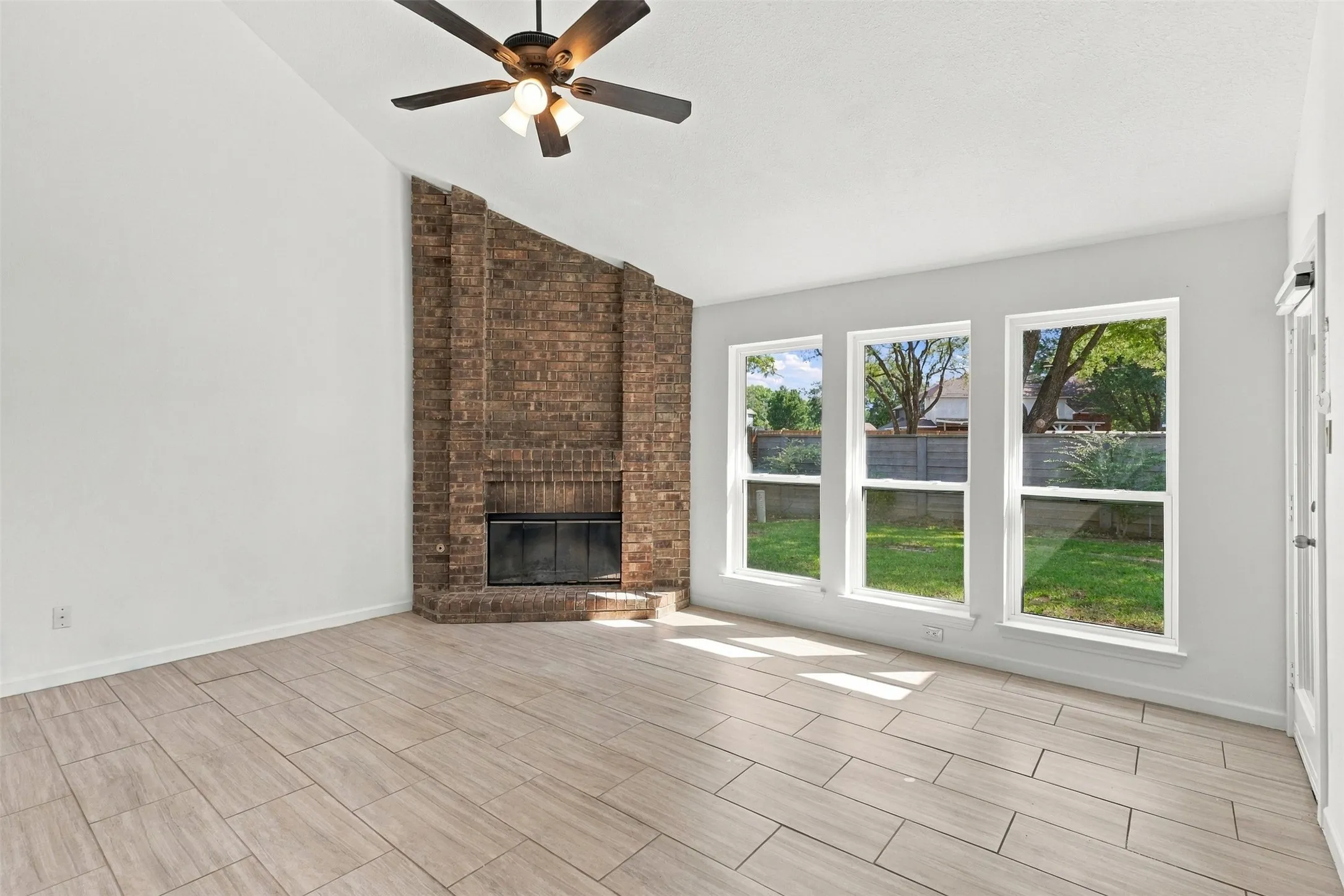 Single Family Residence For Sale in Dallas County , 4368 Carolina Street, Grand Prairie, Texas 75052, 3 Bedroom, 2 Bathroom, 2 Garage spaces, 2,010 Sqft, built in 1986, mls#21399311, Real Estate Agent in Grand Prairie, Homes For Sale in Dallas county, Homes For Sale in Grand Prairie, Realtor in Grand Prairie Texas, Real Estate Brokerage Independent Realty Texas, Luminita Cordes Realtor