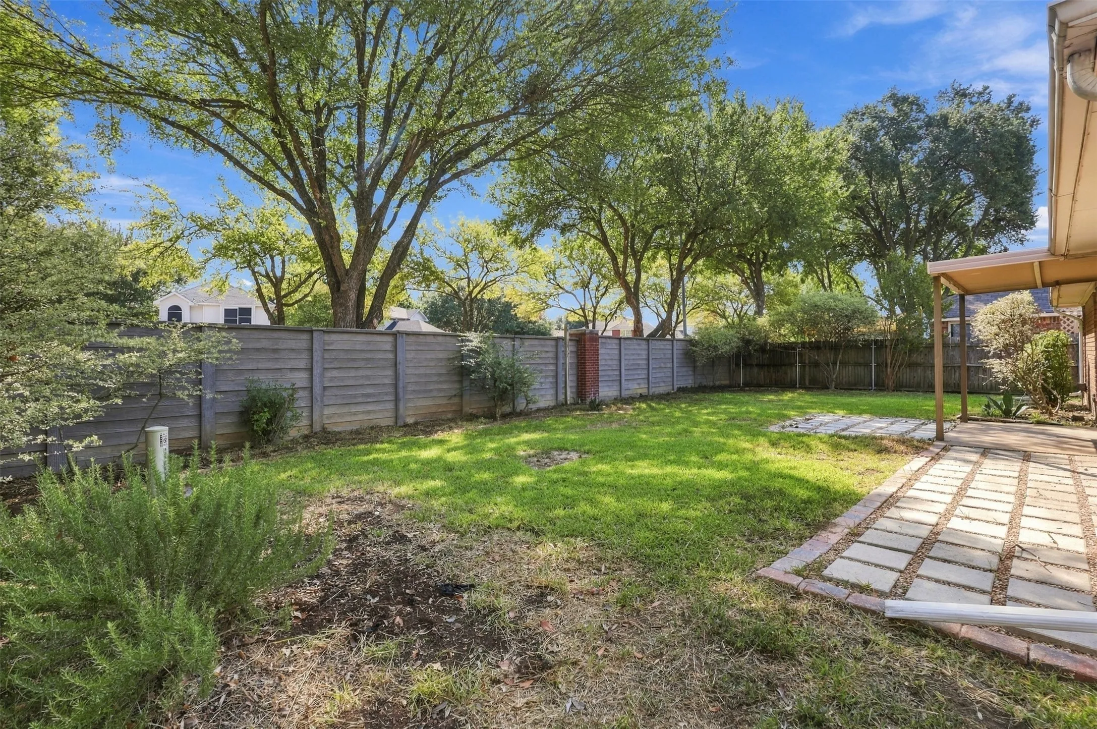 Single Family Residence For Sale in Dallas County , 4368 Carolina Street, Grand Prairie, Texas 75052, 3 Bedroom, 2 Bathroom, 2 Garage spaces, 2,010 Sqft, built in 1986, mls#21399311, Real Estate Agent in Grand Prairie, Homes For Sale in Dallas county, Homes For Sale in Grand Prairie, Realtor in Grand Prairie Texas, Real Estate Brokerage Independent Realty Texas, Luminita Cordes Realtor