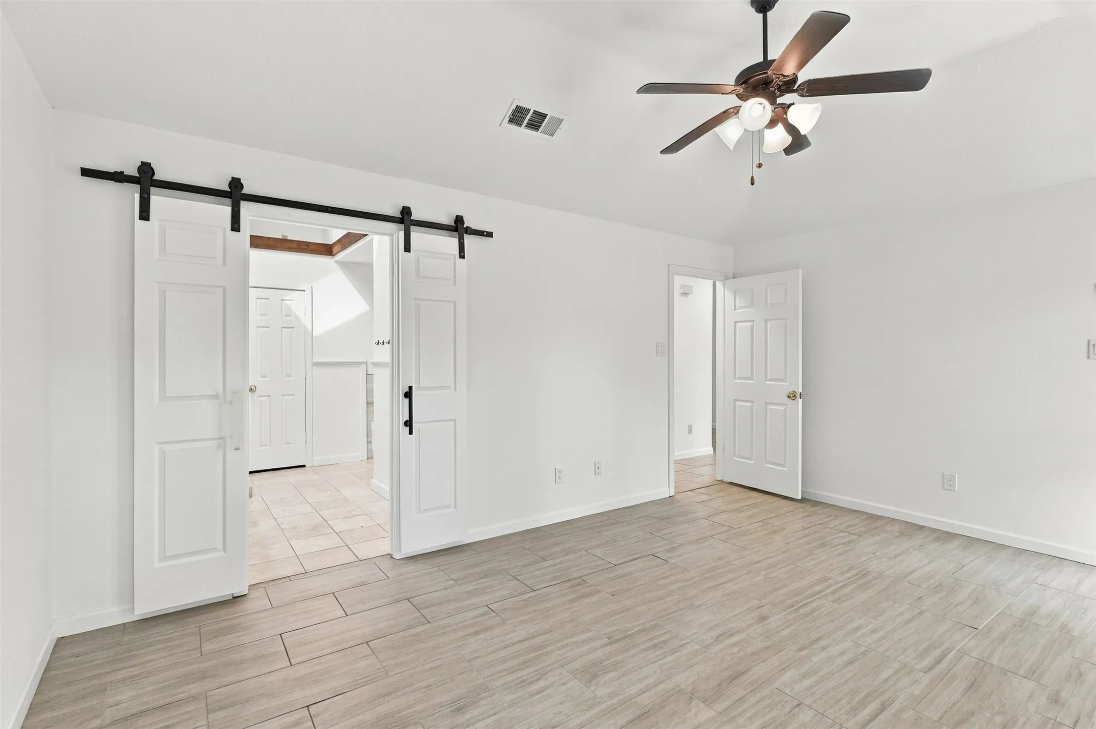 Single Family Residence For Sale in Dallas County , 4368 Carolina Street, Grand Prairie, Texas 75052, 3 Bedroom, 2 Bathroom, 2 Garage spaces, 2,010 Sqft, built in 1986, mls#21399311, Real Estate Agent in Grand Prairie, Homes For Sale in Dallas county, Homes For Sale in Grand Prairie, Realtor in Grand Prairie Texas, Real Estate Brokerage Independent Realty Texas, Luminita Cordes Realtor