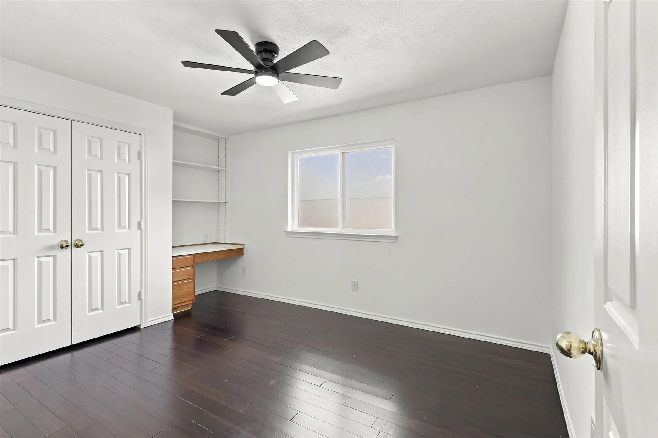 Single Family Residence For Sale in Dallas County , 4368 Carolina Street, Grand Prairie, Texas 75052, 3 Bedroom, 2 Bathroom, 2 Garage spaces, 2,010 Sqft, built in 1986, mls#21399311, Real Estate Agent in Grand Prairie, Homes For Sale in Dallas county, Homes For Sale in Grand Prairie, Realtor in Grand Prairie Texas, Real Estate Brokerage Independent Realty Texas, Luminita Cordes Realtor