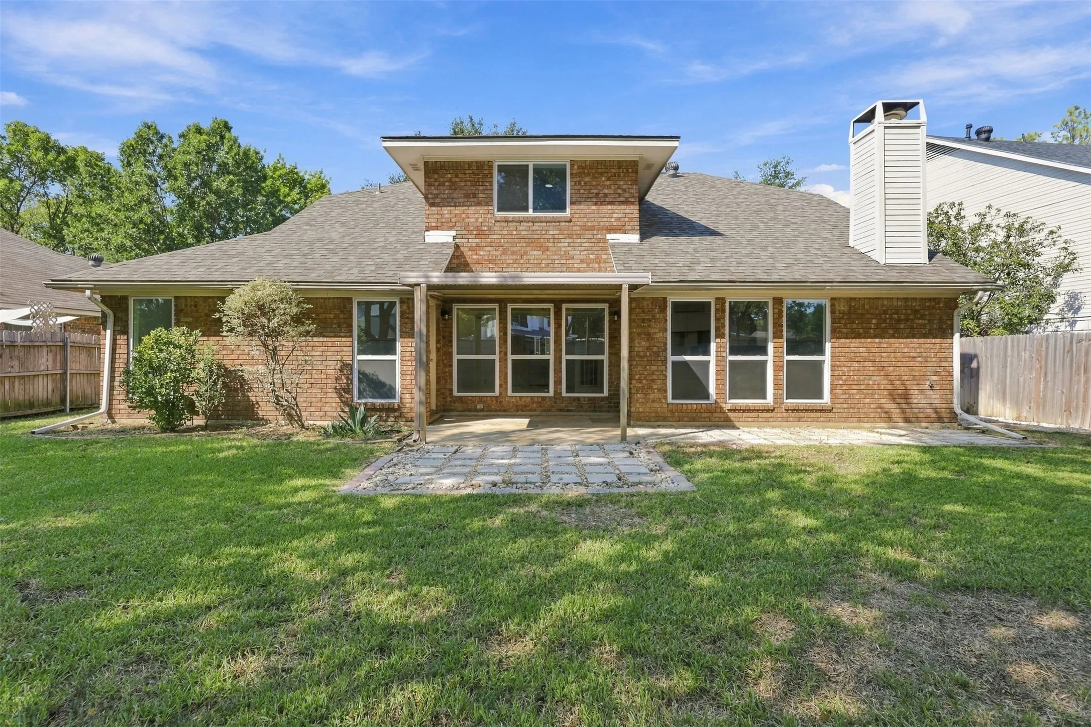 Single Family Residence For Sale in Dallas County , 4368 Carolina Street, Grand Prairie, Texas 75052, 3 Bedroom, 2 Bathroom, 2 Garage spaces, 2,010 Sqft, built in 1986, mls#21399311, Real Estate Agent in Grand Prairie, Homes For Sale in Dallas county, Homes For Sale in Grand Prairie, Realtor in Grand Prairie Texas, Real Estate Brokerage Independent Realty Texas, Luminita Cordes Realtor